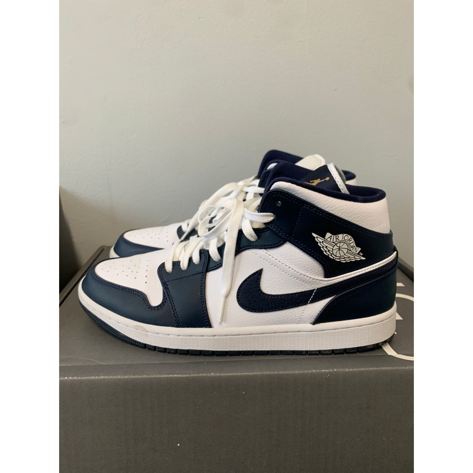 Nike Nike Air Jordan 1 Mid White Metallic Obsidian Size 11 Used Size US 11 / EU 44 - 4 Thumbnail