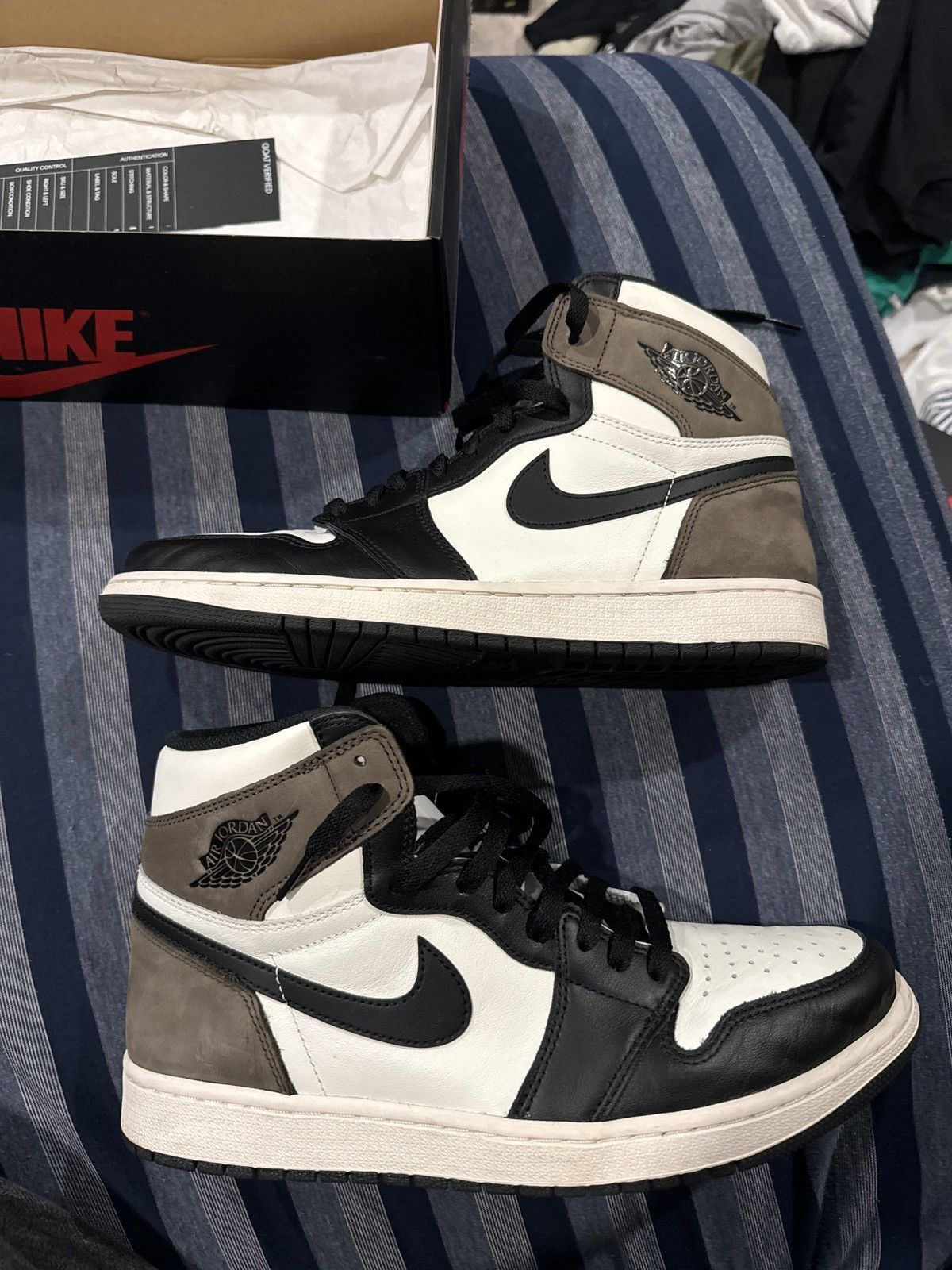 Nike Jordan 1 Mocha Size US 12 / EU 45 - 2 Thumbnail