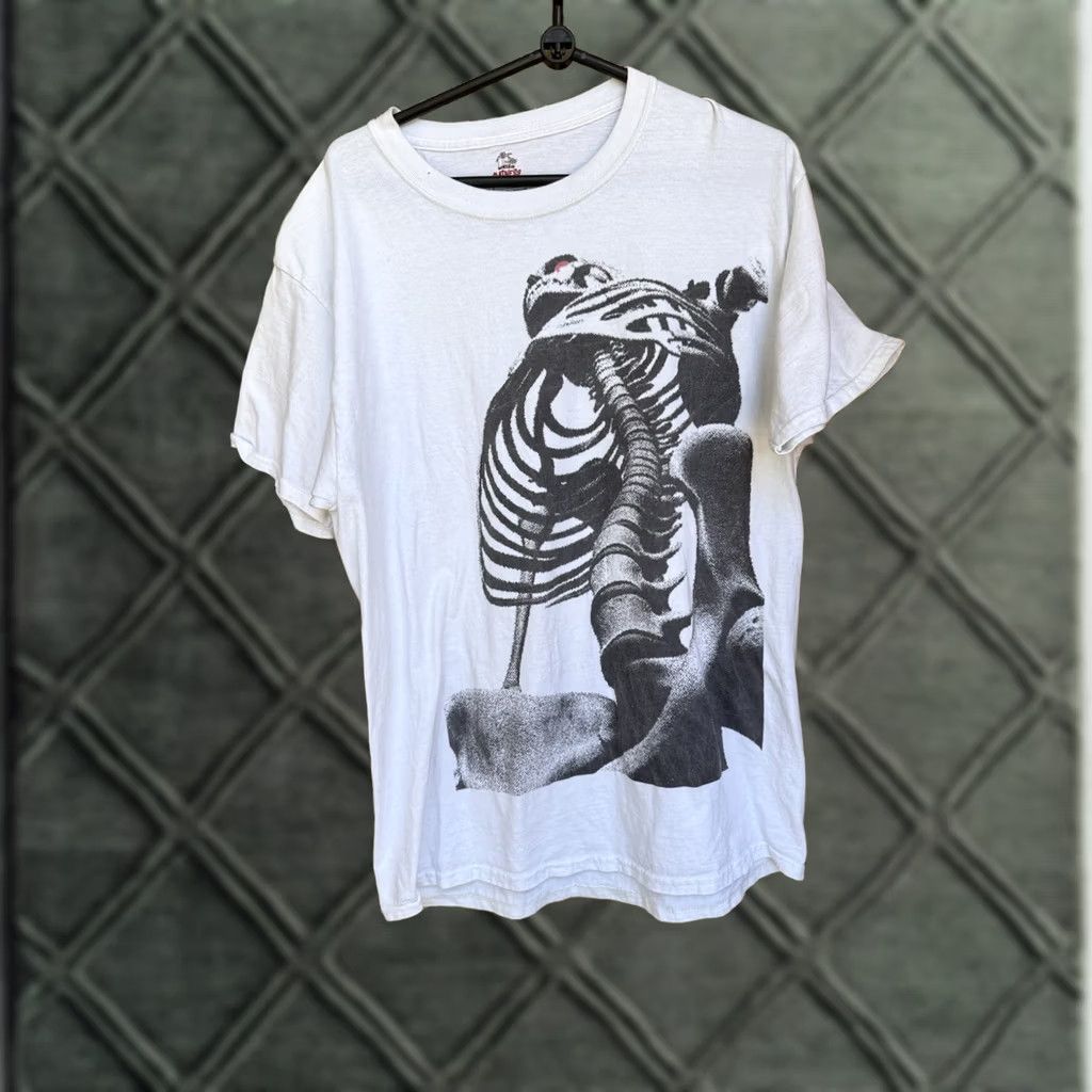 Vintage VINTAGE Works Of Madness Colossal Skeleton T Shirt Made In USA ASTRO World Trippie Emo L White Unisex Adults Mens Women Size US L / EU 52-54 / 3 - 1 Thumbnail