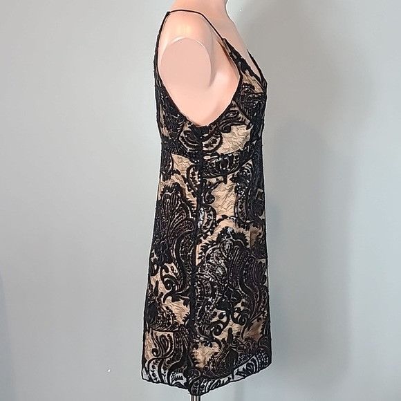 Free People Free People Night Shimmers Lace Sequined Babydoll Dress Size XS / US 0-2 / IT 36-38 - 5 Thumbnail