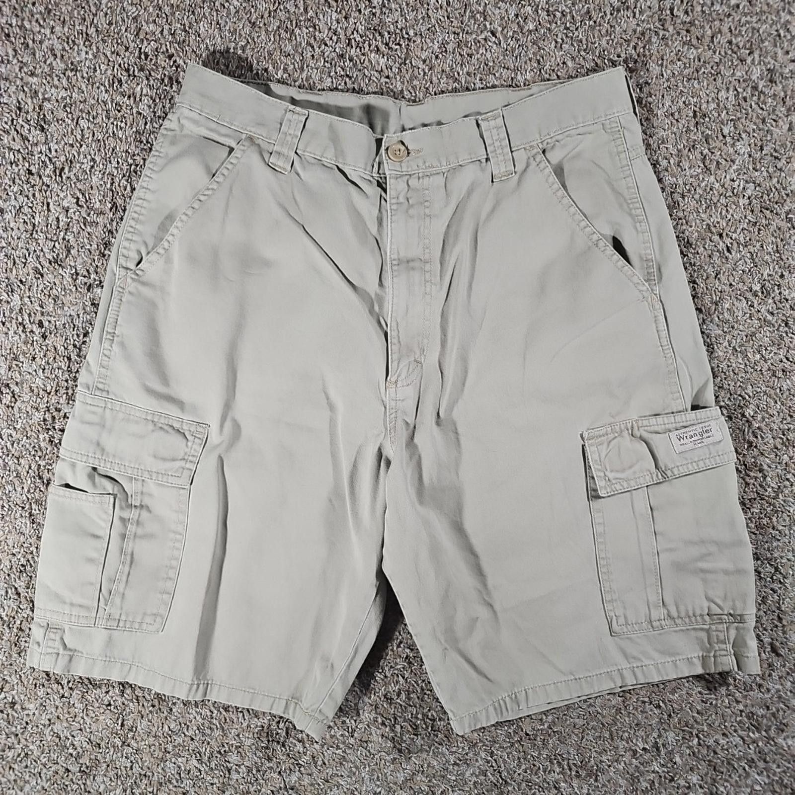 Wrangler Wrangler Cargo Shorts Sz 34 Size US 34 / EU 50 - 1 Thumbnail