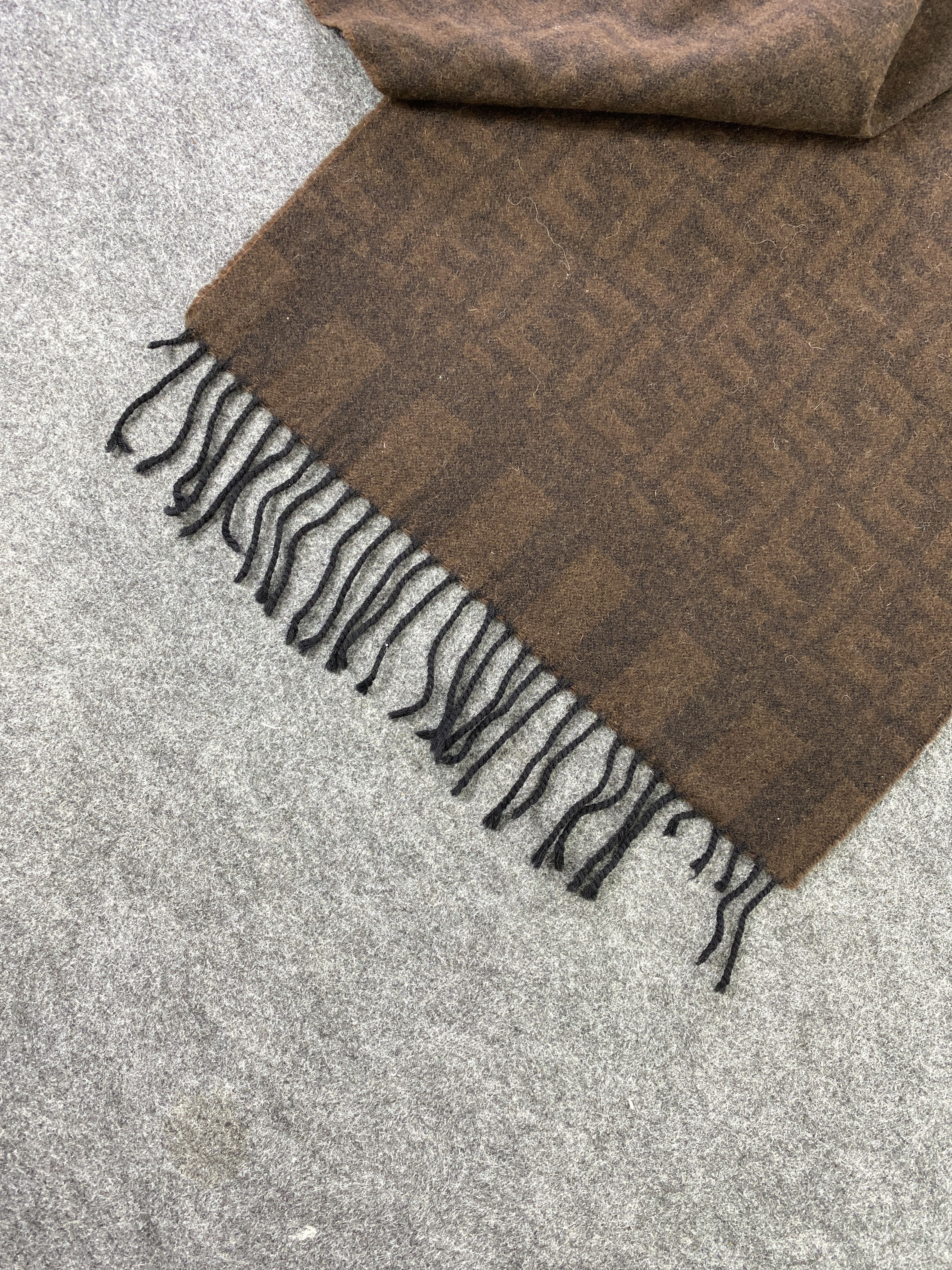 Fendi Vintage Fendi monogram Scarf/Muffler/Neckwear-T588 Size ONE SIZE - 7 Thumbnail