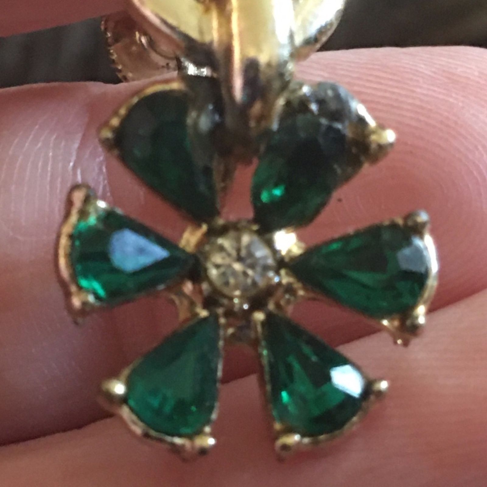Vintage Vintage 50s gold tone emerald screw back earrings Size ONE SIZE - 6 Thumbnail