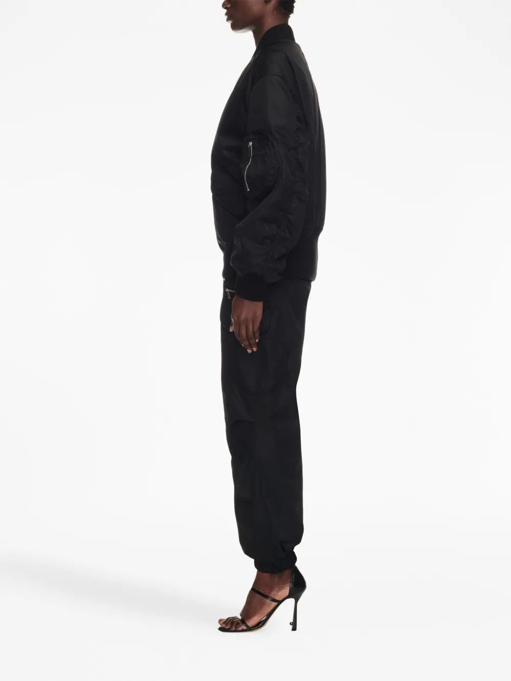 Off-White o1y1125 Bomber Jacket in Black Size S / US 4 / IT 40 - 2 Thumbnail