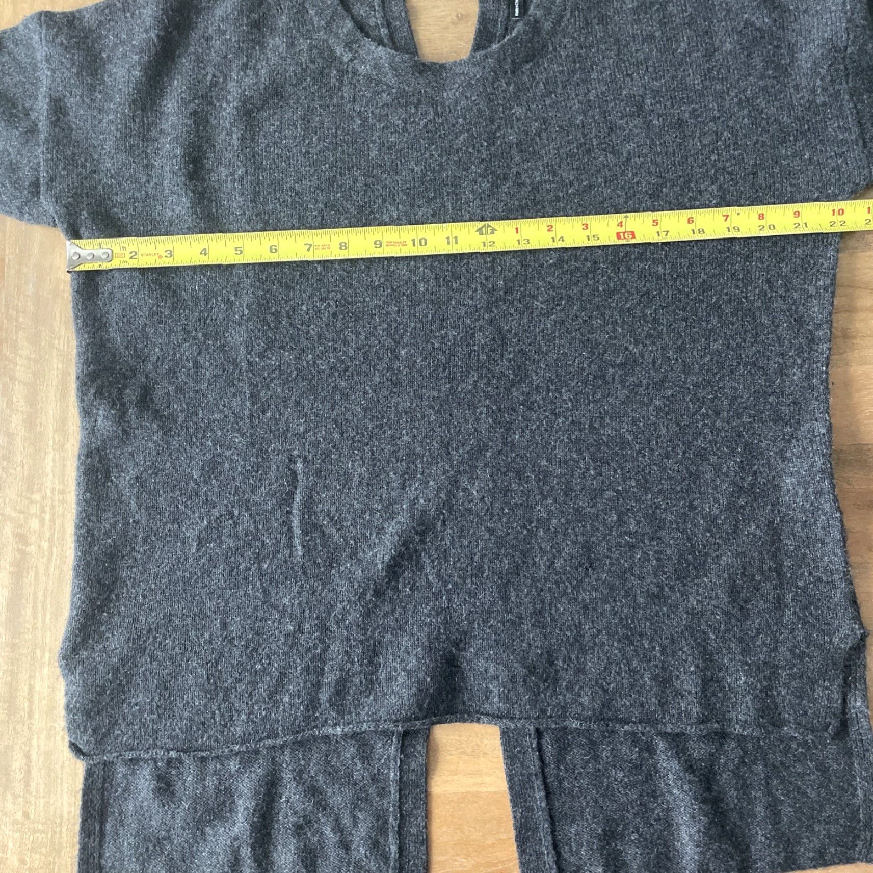 Vintage Quinn 100% Cashmere Gray Round Neck Sweater Womens Medium Pullover Keyhole Back Vintage Size M / US 6-8 / IT 42-44 - 7 Thumbnail