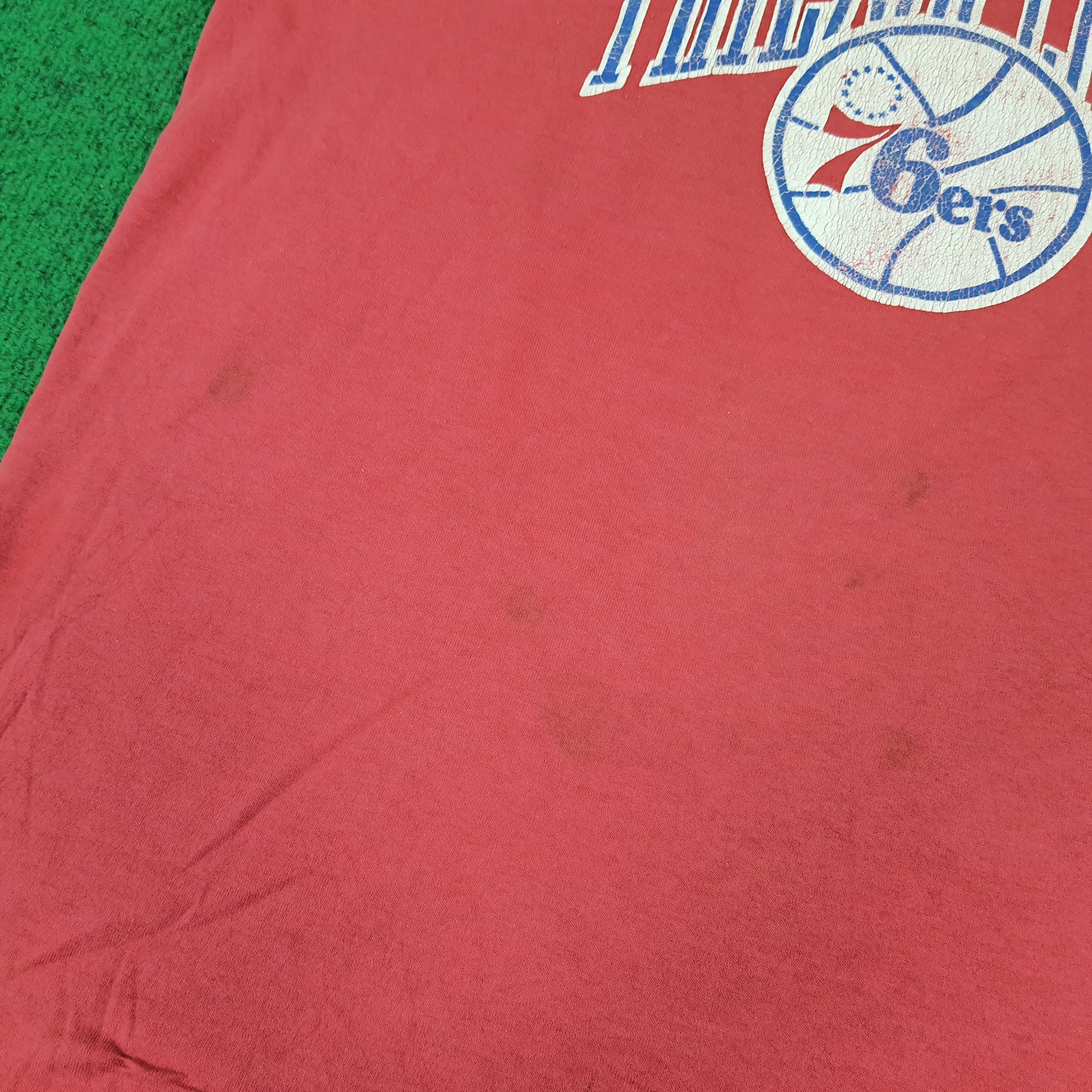 Vintage Vintage 90s Philadelphia 76ers NBA Basketball Tshirt C276N52 Size US L / EU 52-54 / 3 - 8 Thumbnail