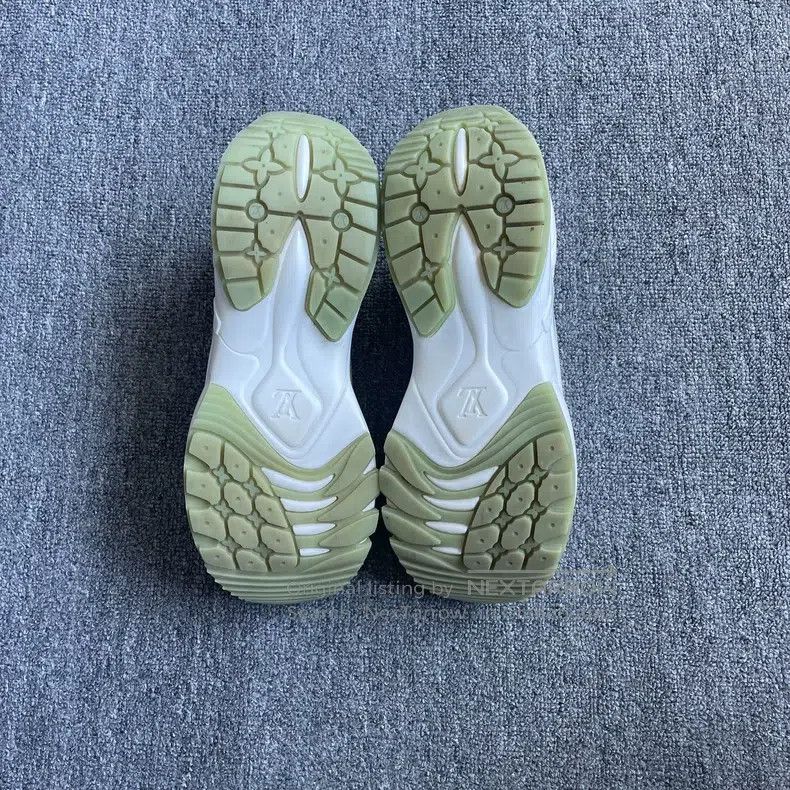 Louis Vuitton Louis Vuitton Run 55 logo lace-up low-top sneaker Size US 6 / EU 39 - 7 Thumbnail