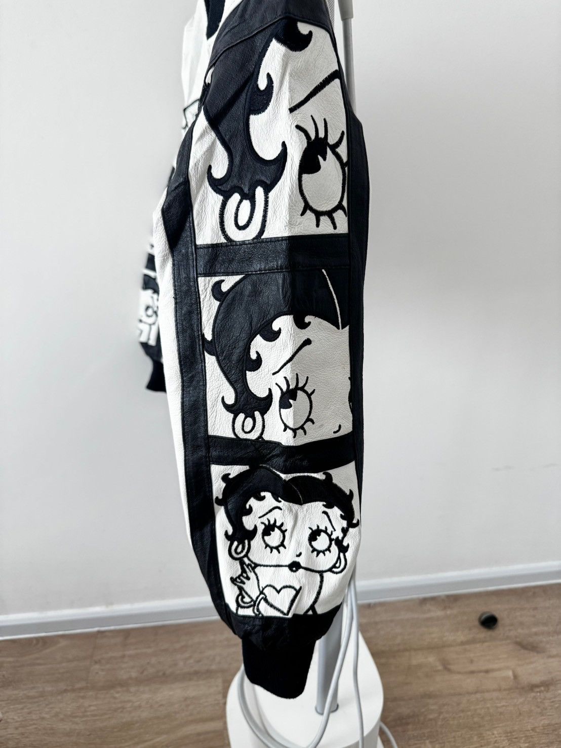 Vintage Vintage Betty 1990's Betty Boop Leather Jacket Size M / US 6-8 / IT 42-44 - 4 Thumbnail