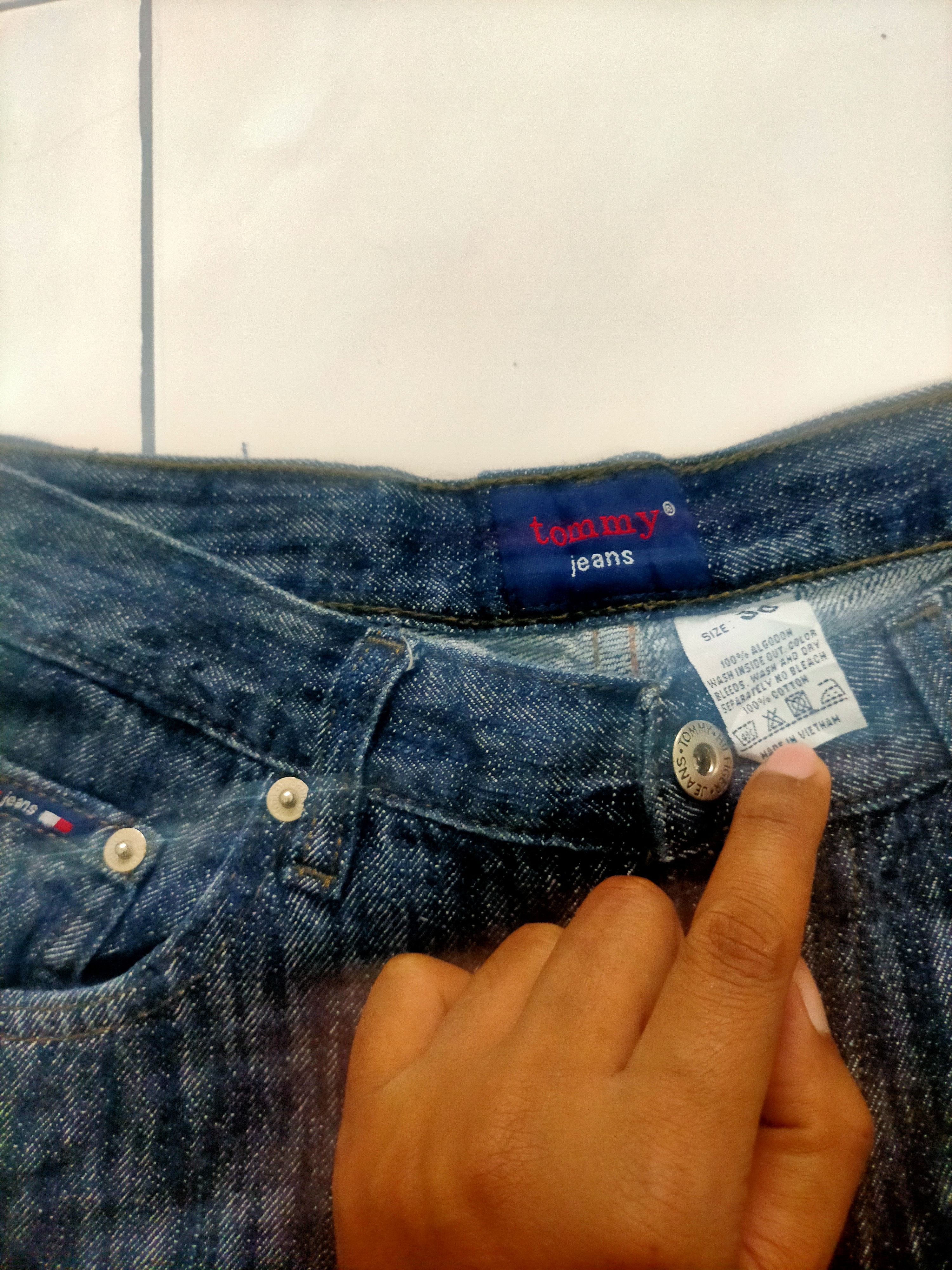 Tommy Hilfiger × Vintage Vintage Tommy Hilfiger Baggy Rare Design Jeans Size US 30 / EU 46 - 4 Thumbnail