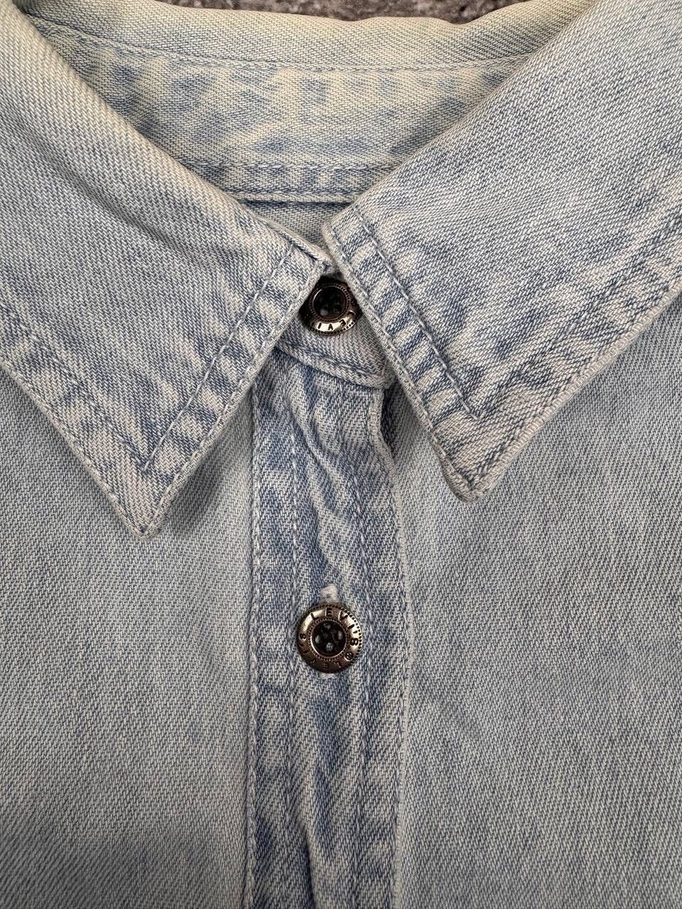 Levi's Vintage Clothing Vintage Levi's Women's Denim Shirt 90s Light Blue Size M Size M / US 6-8 / IT 42-44 - 5 Thumbnail