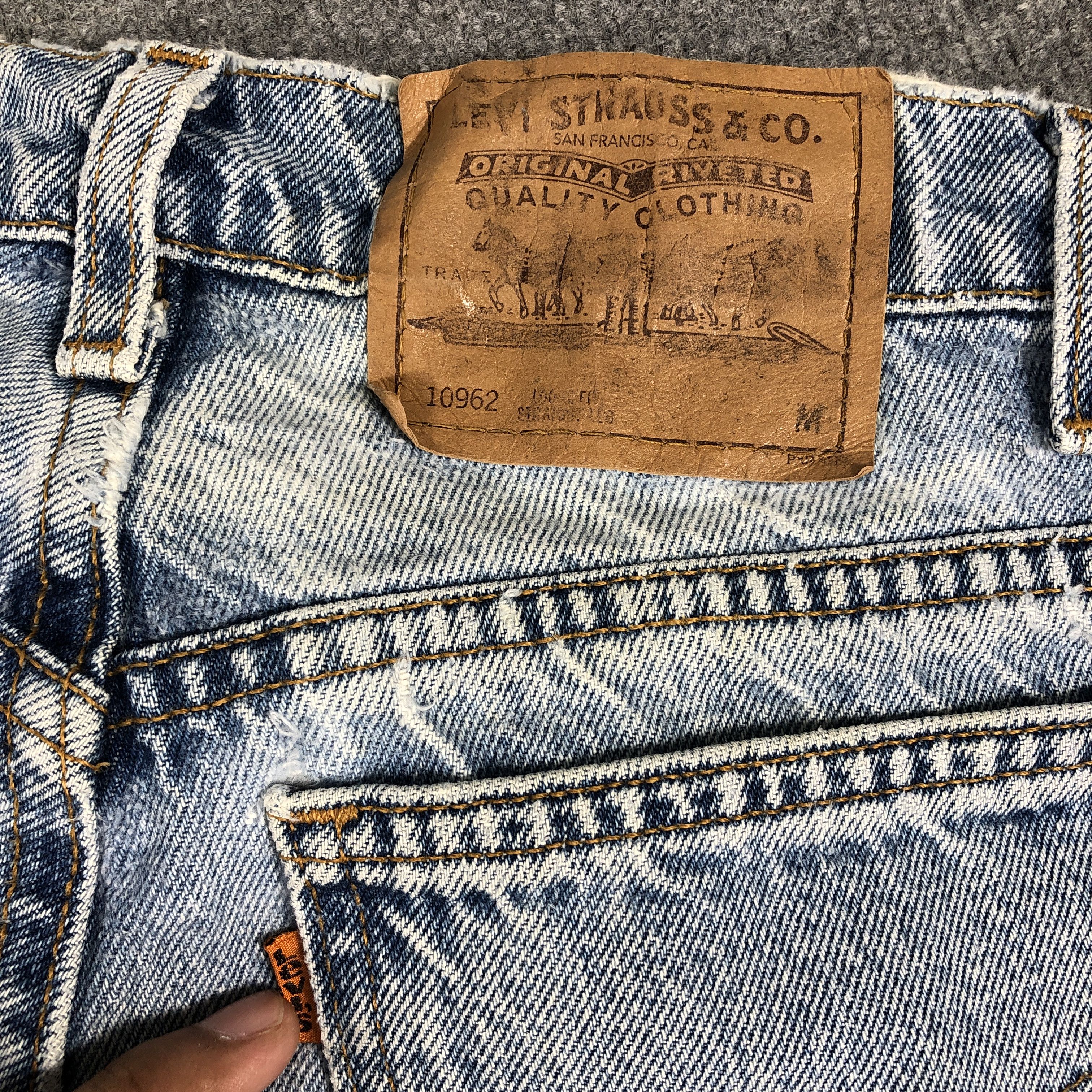 Levi's × Vintage Womens 80s Vintage Levis jeans Light Blue Wash L882W Size 29" - 6 Thumbnail
