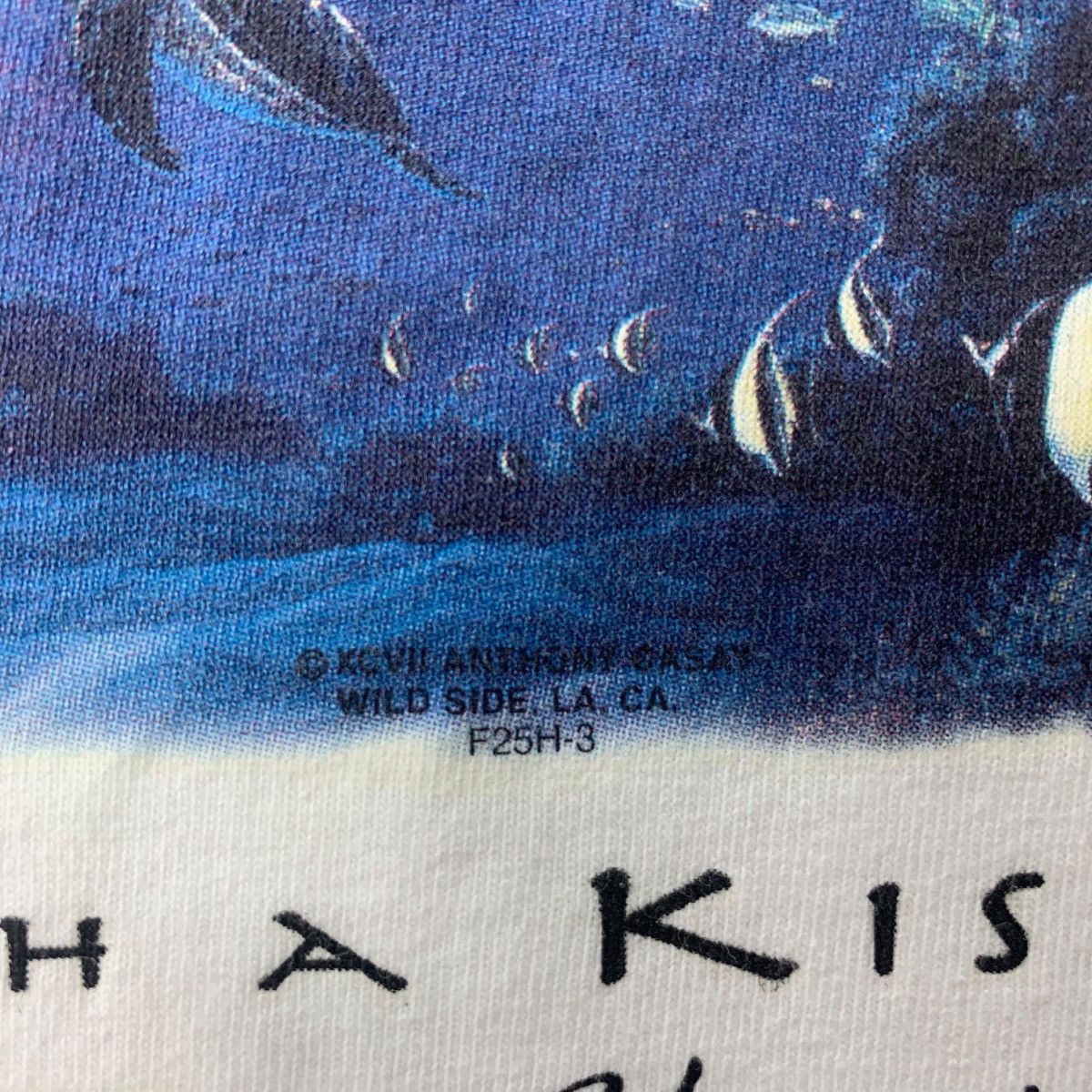 Vintage Vintage 90’ ANTHONY CASAY HAWAII Seal With A Kiss Tee Shirt Size US L / EU 52-54 / 3 - 6 Thumbnail