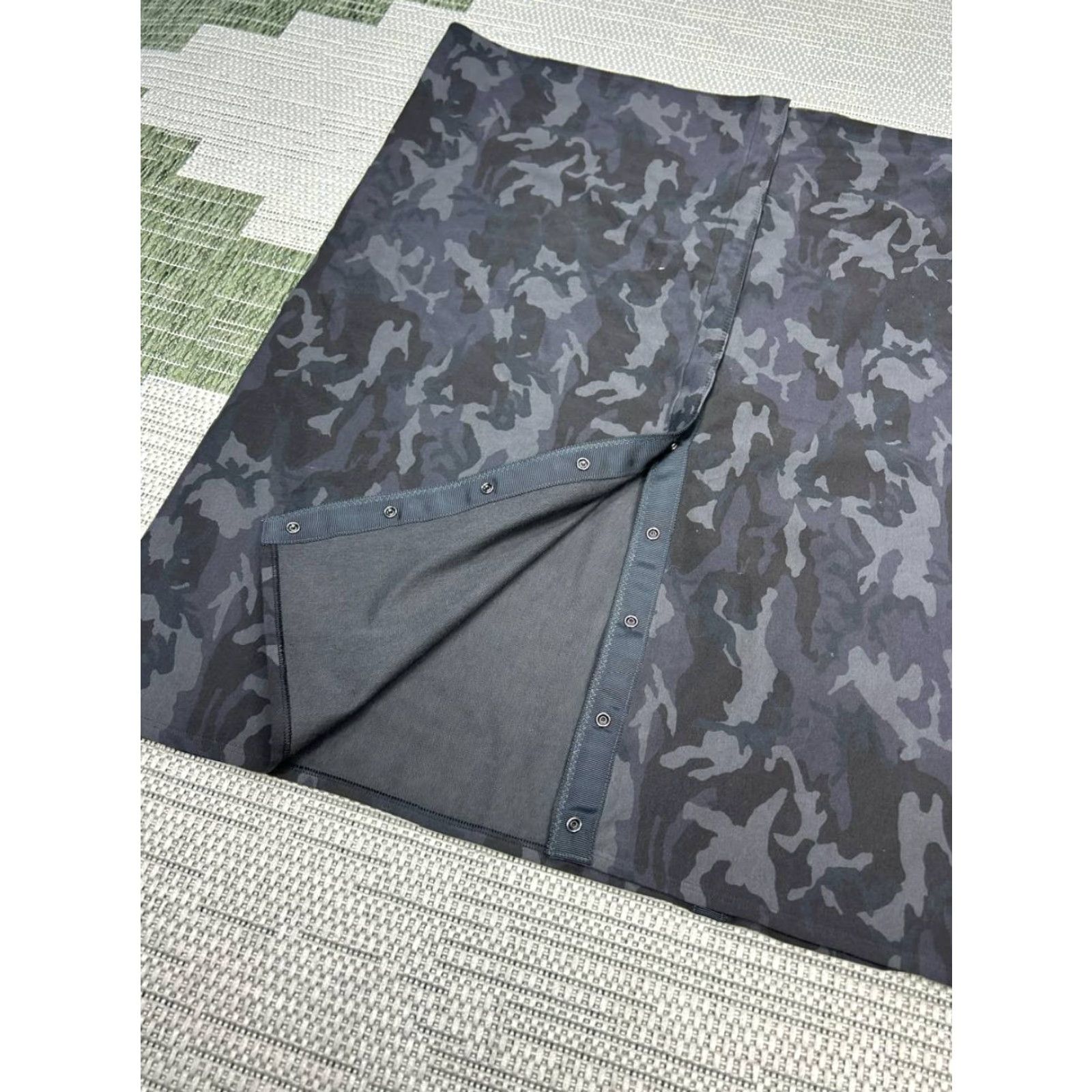 Lululemon Lululemon Vinyasa Wrap Scarf Womens Multicolor Camouflage Sweat Wicking Infinity Scarf Secure Button Casual Outdoor Knit? Size ONE SIZE - 5 Thumbnail