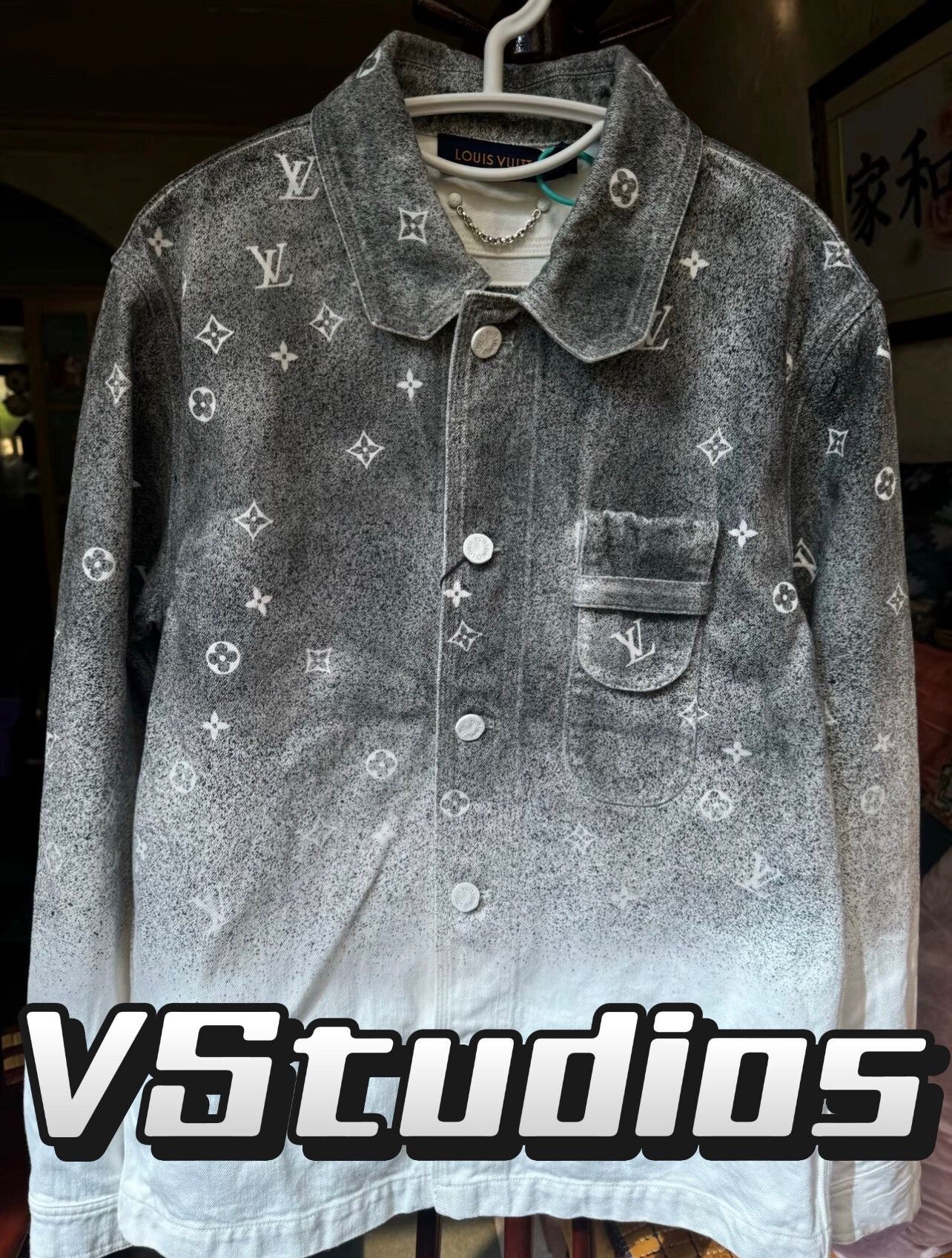 Louis Vuitton louis vuitton gradient denim long sleeve shirt Size US L / EU 52-54 / 3 - 1 Thumbnail