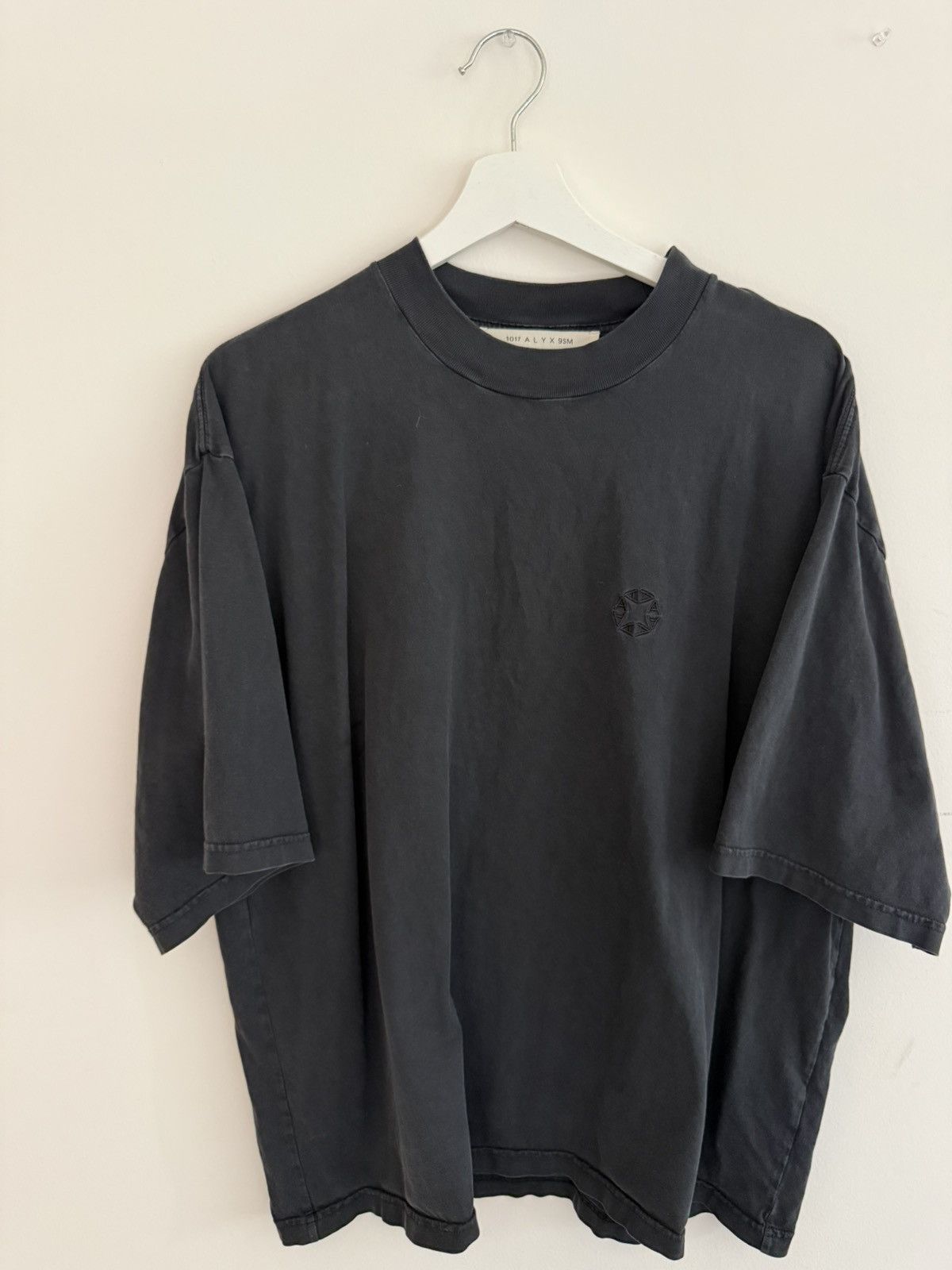 1017 ALYX 9SM 1017 Alyx 9sm Circular Letter Embroidered t-shirt Size US S / EU 44-46 / 1 - 1 Thumbnail
