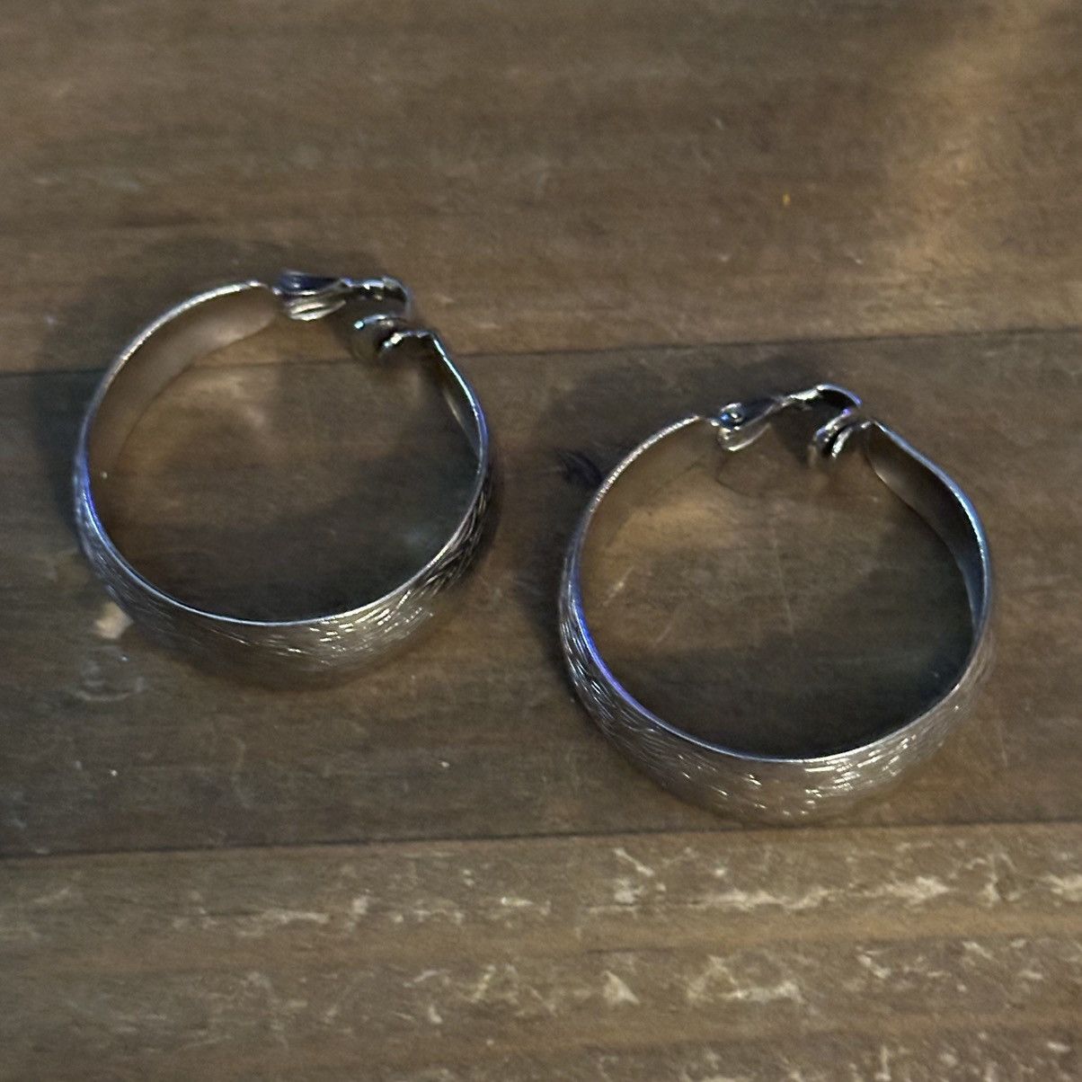 Vintage Vintage chunky silver tone etched clip on hoop earrings Size ONE SIZE - 4 Thumbnail