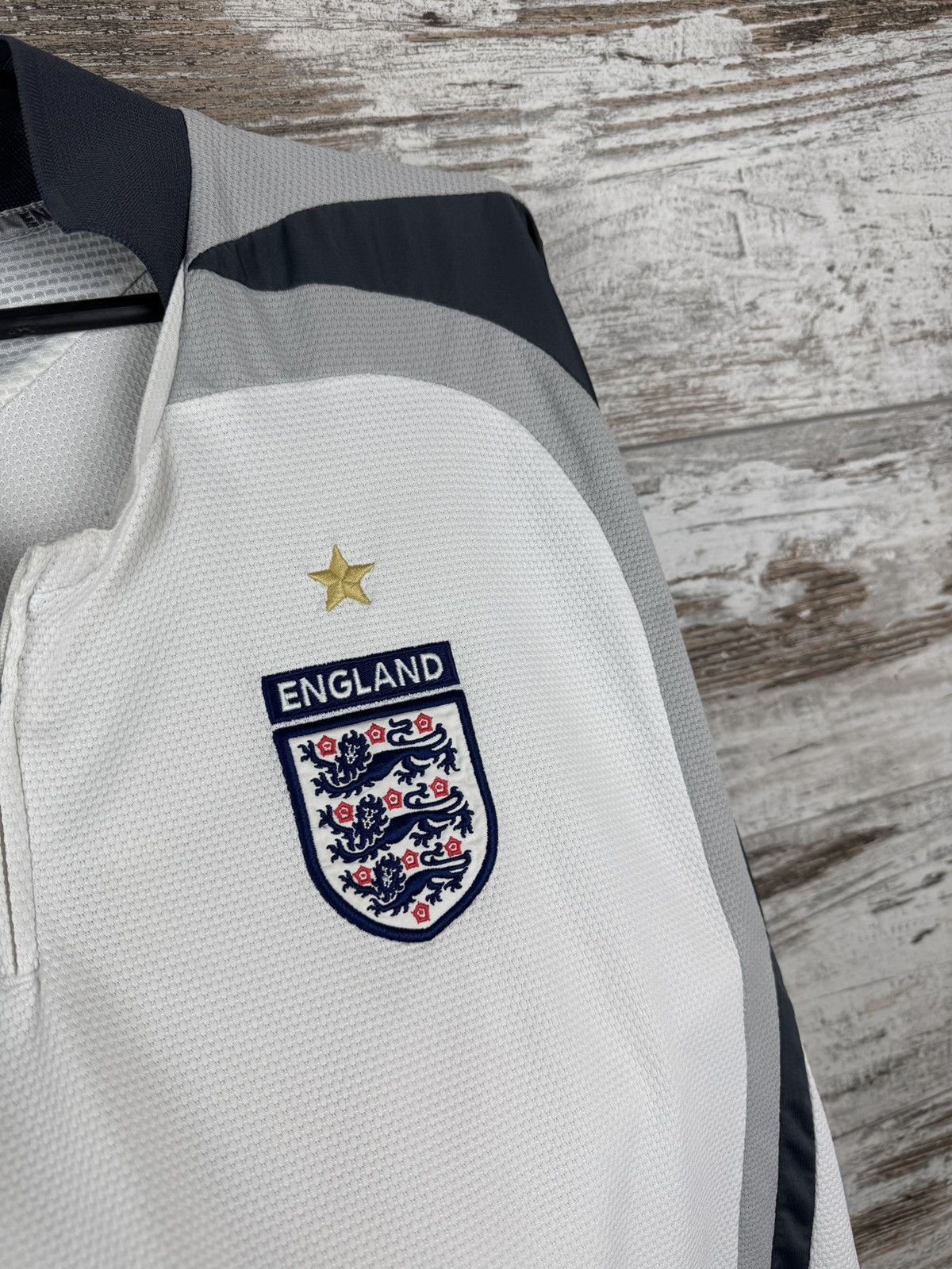 Umbro Vntg Umbro England national team home T-shirt soccer jersey Size US L / EU 52-54 / 3 - 6 Thumbnail