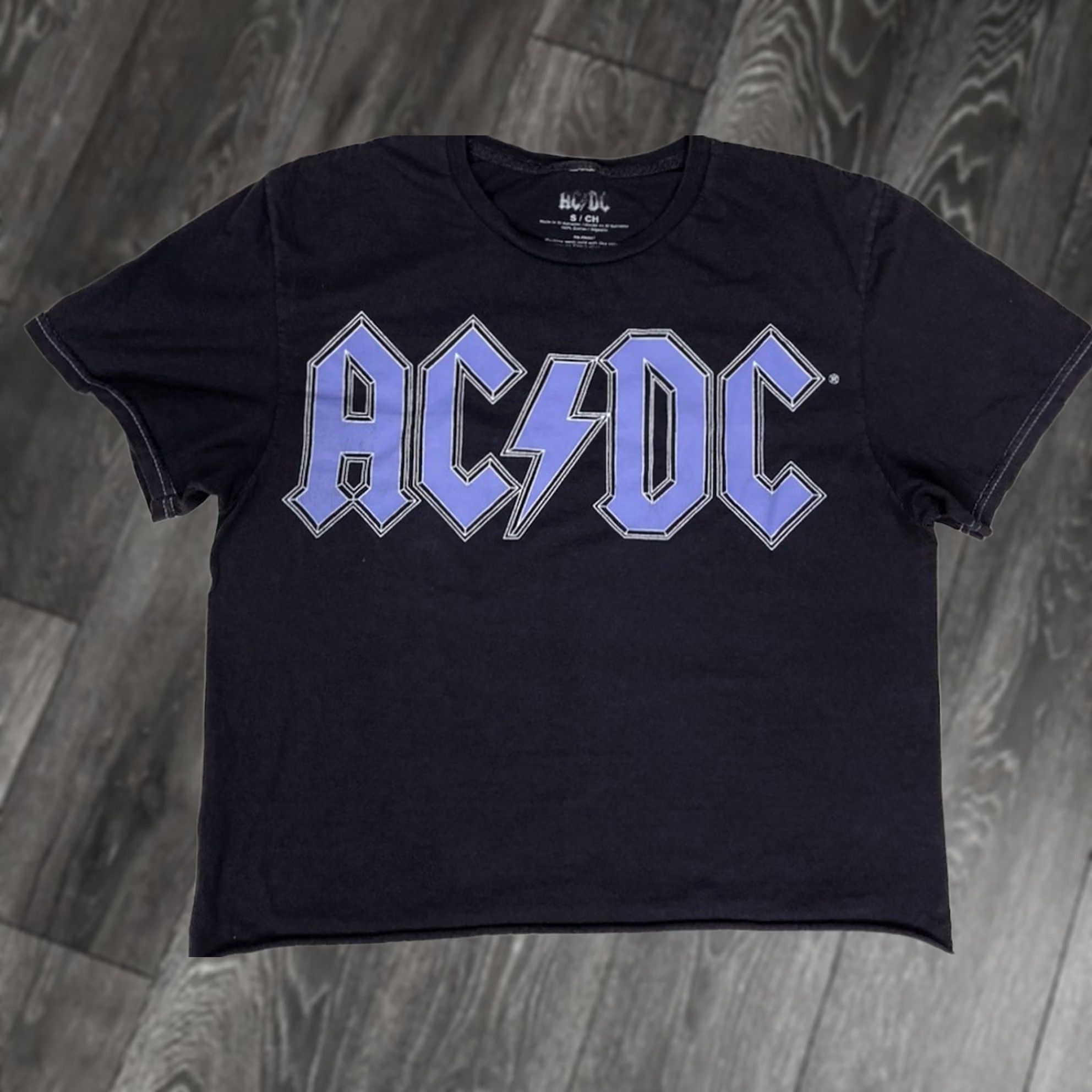 Vintage VINTAGE ACDC Logo Crop Graphic T-shirt Women Small Black Short Sleeve Music Size S / US 4 / IT 40 - 1 Thumbnail