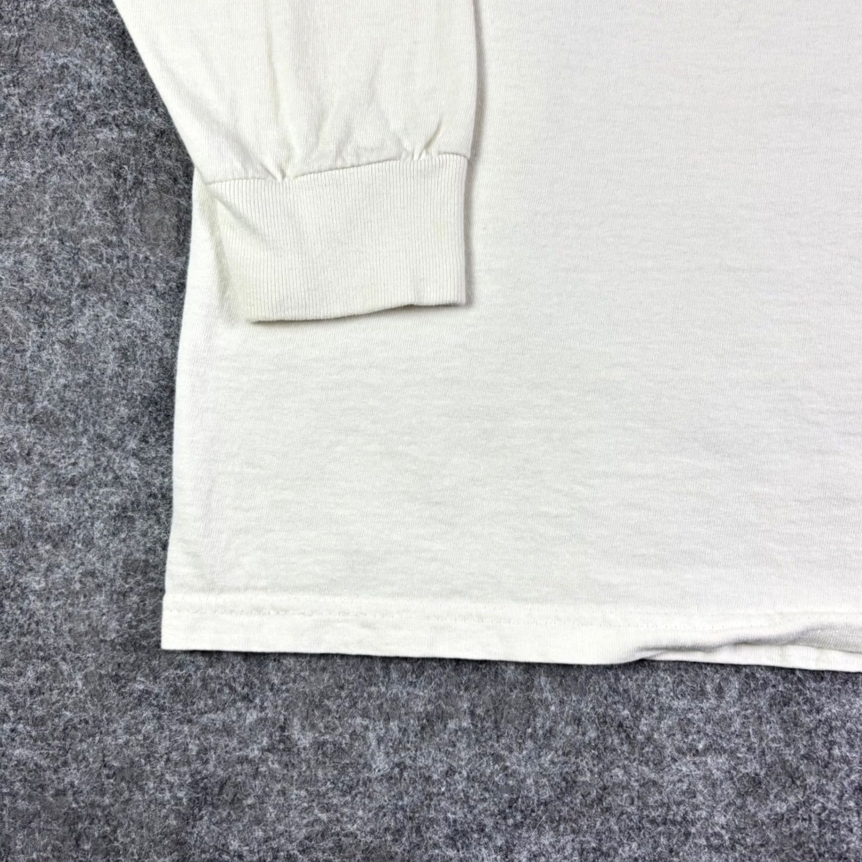 Tommy Hilfiger VINTAGE Tommy Hilfiger Long Sleeve Pocket T-Shirt Mens Large White 90s USA Size US L / EU 52-54 / 3 - 6 Thumbnail