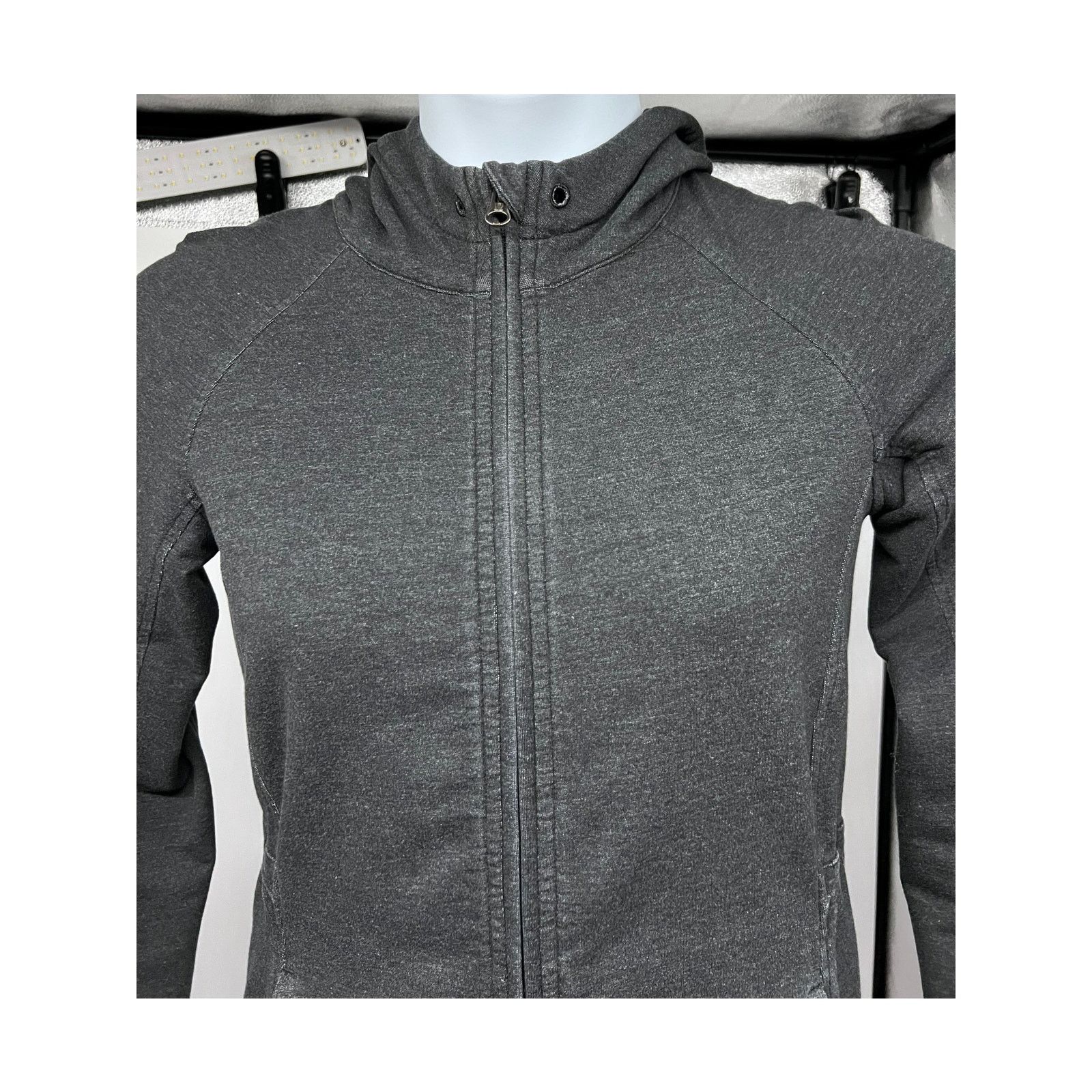 Lululemon Lululemon Gray Cinch Waist Zip Up Hood Jacket Sz 8 Pockets Size M / US 6-8 / IT 42-44 - 3 Thumbnail