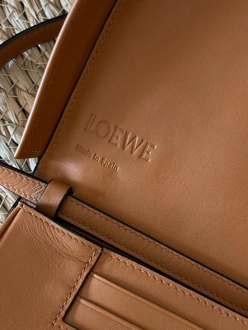 Loewe loewe Color-blocked shell cross-body bag 2503-Nextarrow Size ONE SIZE - 8 Thumbnail