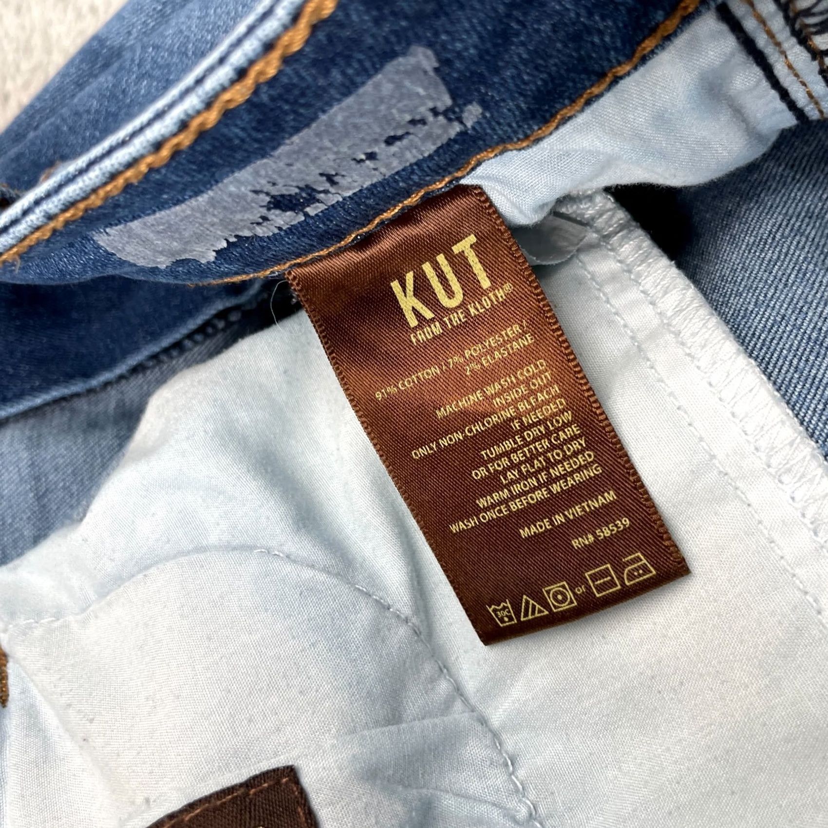 Vintage KUT from the Kloth Jeans Womens 12S Blue Bootcut Denim Logo Stretch Cotton Bootcut Jeans Women 12 Regular Inseam 31 in Navy Blue Logo 5-Pocket Size 34" / US 12 / IT 48 - 5 Thumbnail