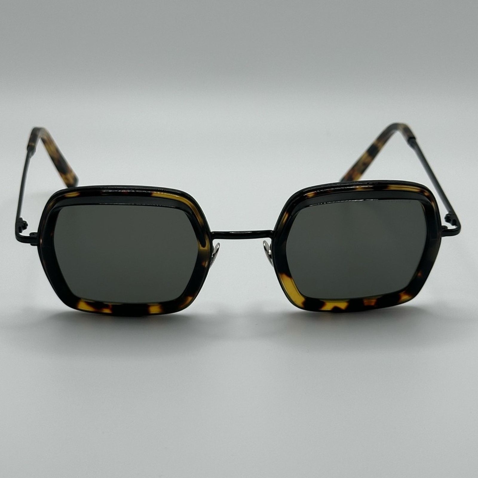 Cutler and Gross NEW CUTLER AND GROSS CG1301S 004 Black/Brown/Grey Unisex Size ONE SIZE - 1 Thumbnail