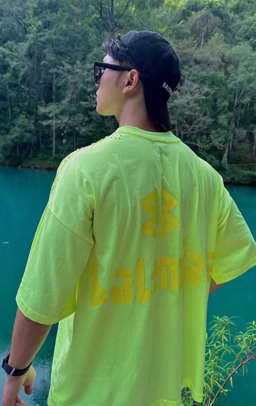 Balenciaga Balenciaga Neon Yellow Tape Vintage Rip S/S Tee S Size US S / EU 44-46 / 1 - 5 Thumbnail