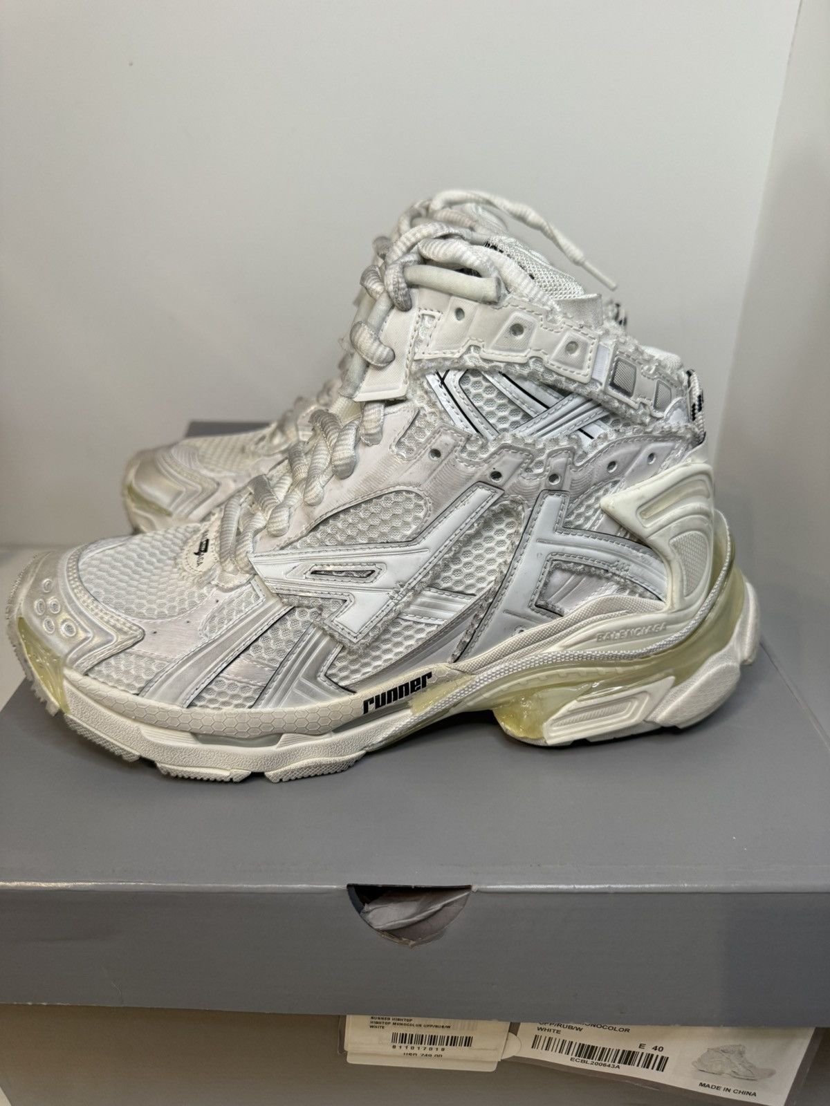 Balenciaga Balenciaga Men’s Runner Sneaker (White) New Size 40 Size US 7 / EU 40 - 2 Thumbnail