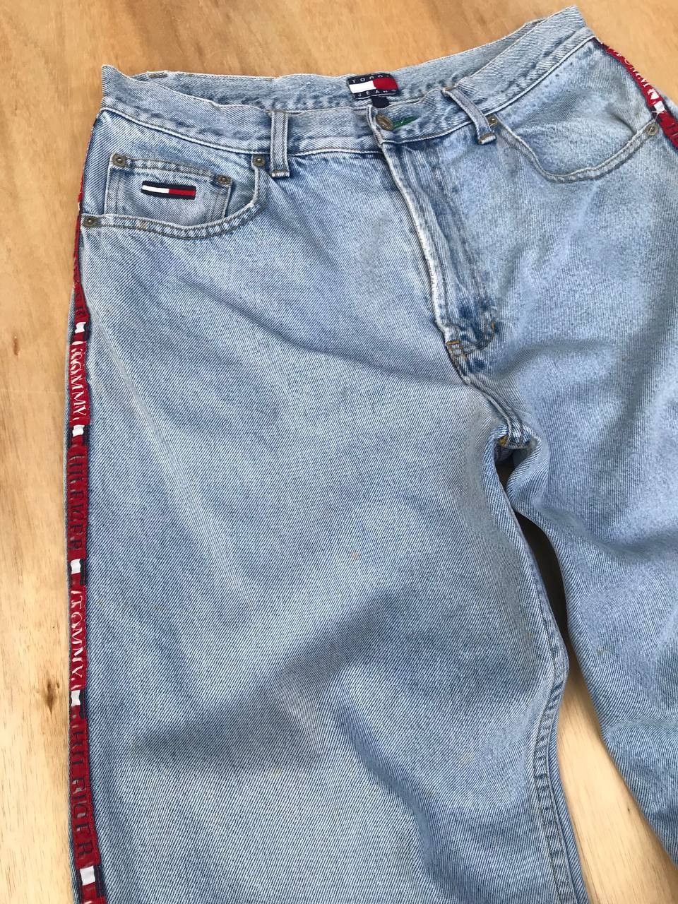 Tommy Hilfiger × Vintage VINTAGE 90S TOMMY HILFIGER SIDETAPE LOOSE LIGHTWASH Size US 30 / EU 46 - 6 Thumbnail