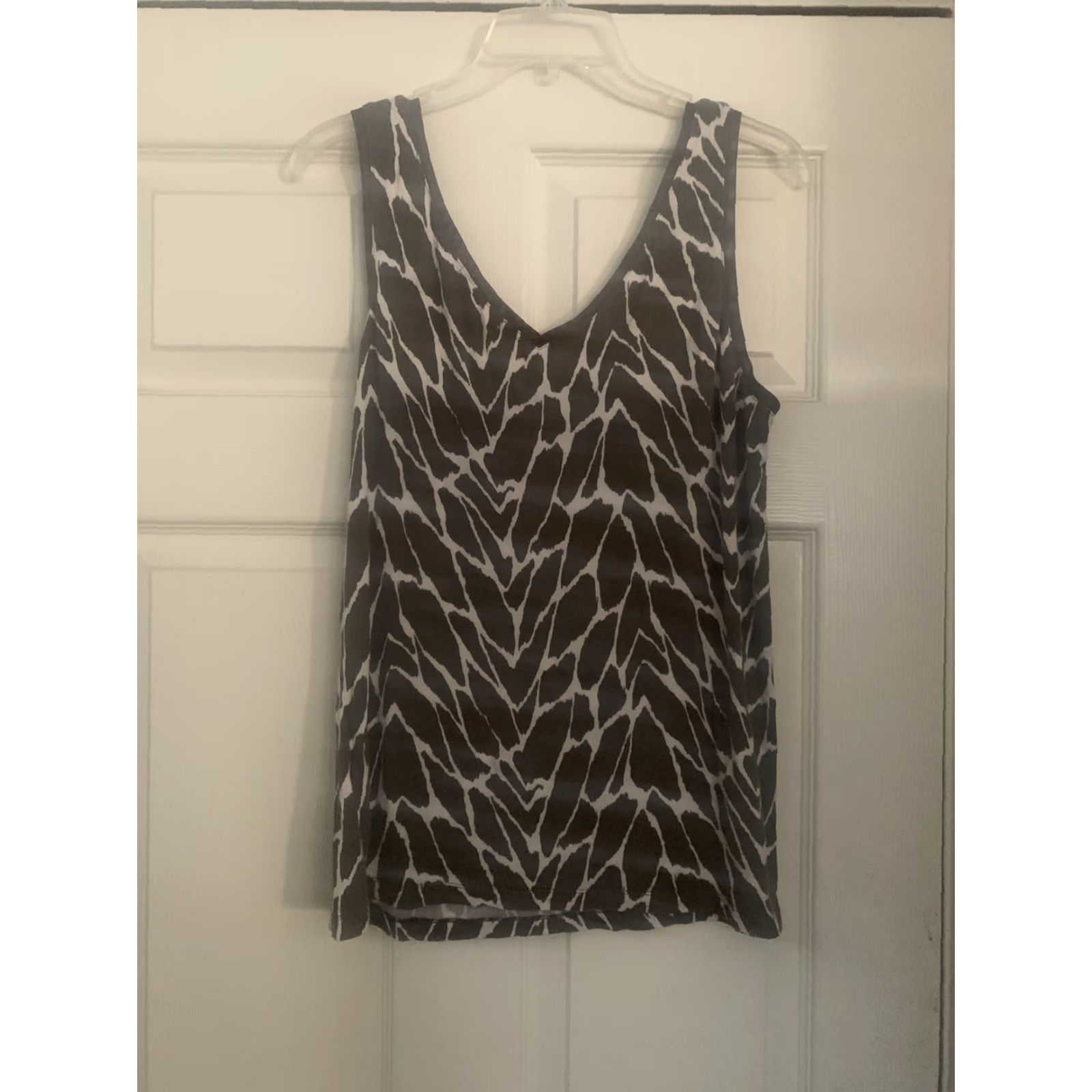 Banana Republic Banana Republic Leopard Print Shirt Size Small Tank Top Women's Sleeveless Multicolor Rayon Lyocell Regular Fit Short Description: N/A Size S / US 4 / IT 40 - 3 Thumbnail
