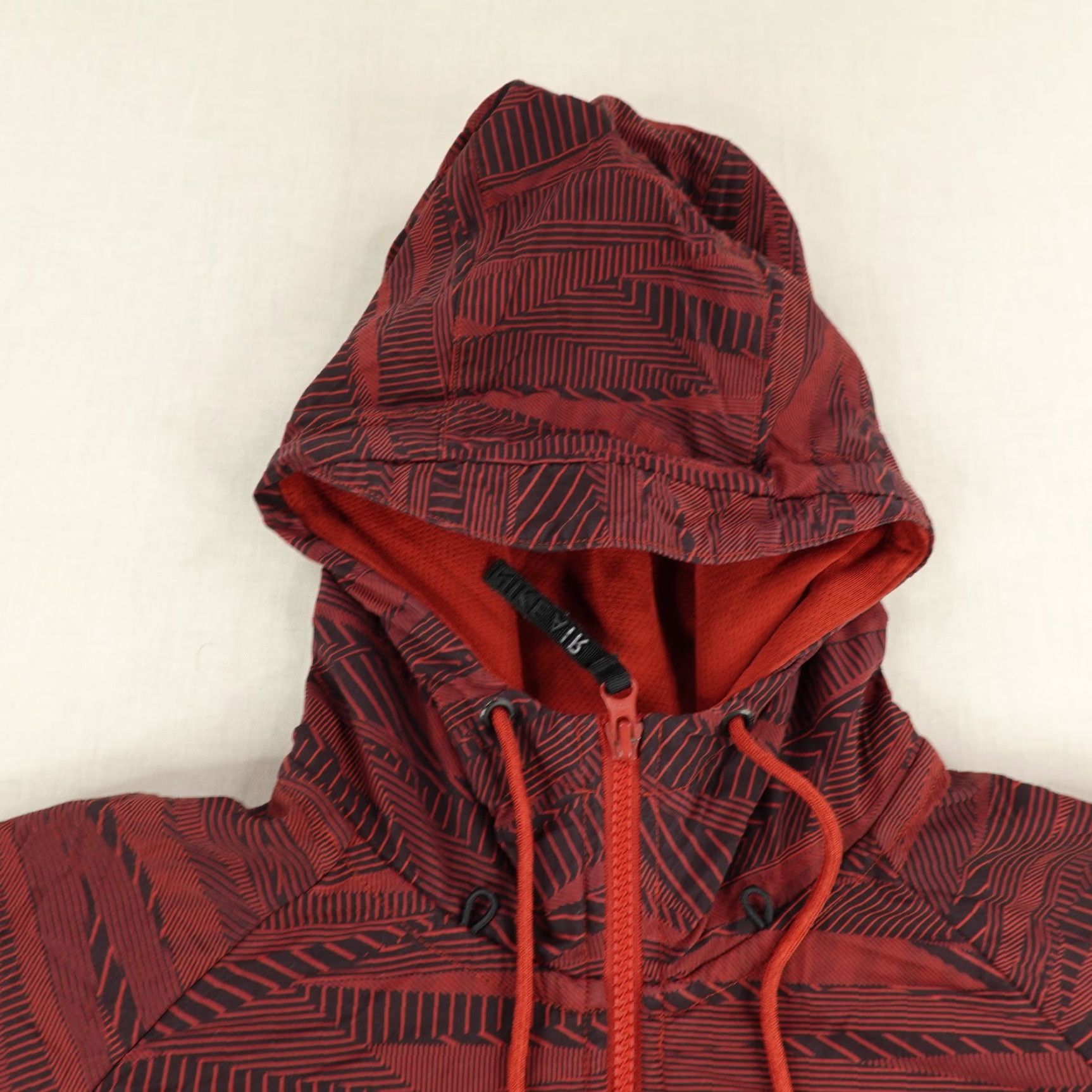 Nike Nike Jacket Mens Large Red Zip Up Wind-Resistant Hooded Pockets Full Zip Coat Nike Air Max Athletic 90s? Size US L / EU 52-54 / 3 - 2 Thumbnail