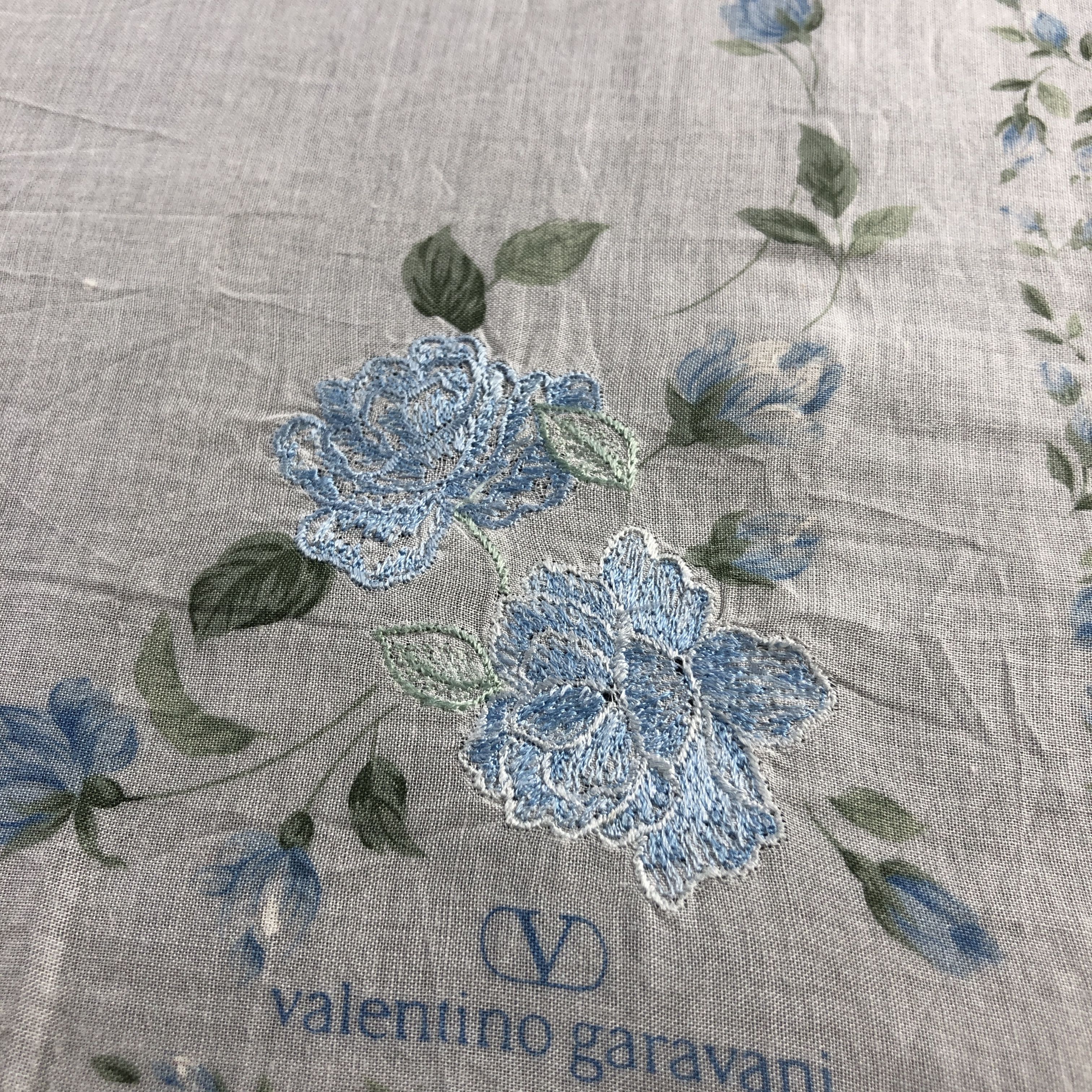 Vintage ValenTINO GarAVANI Handkerchief Neckerchief Bandana H2651 Size ONE SIZE - 5 Thumbnail