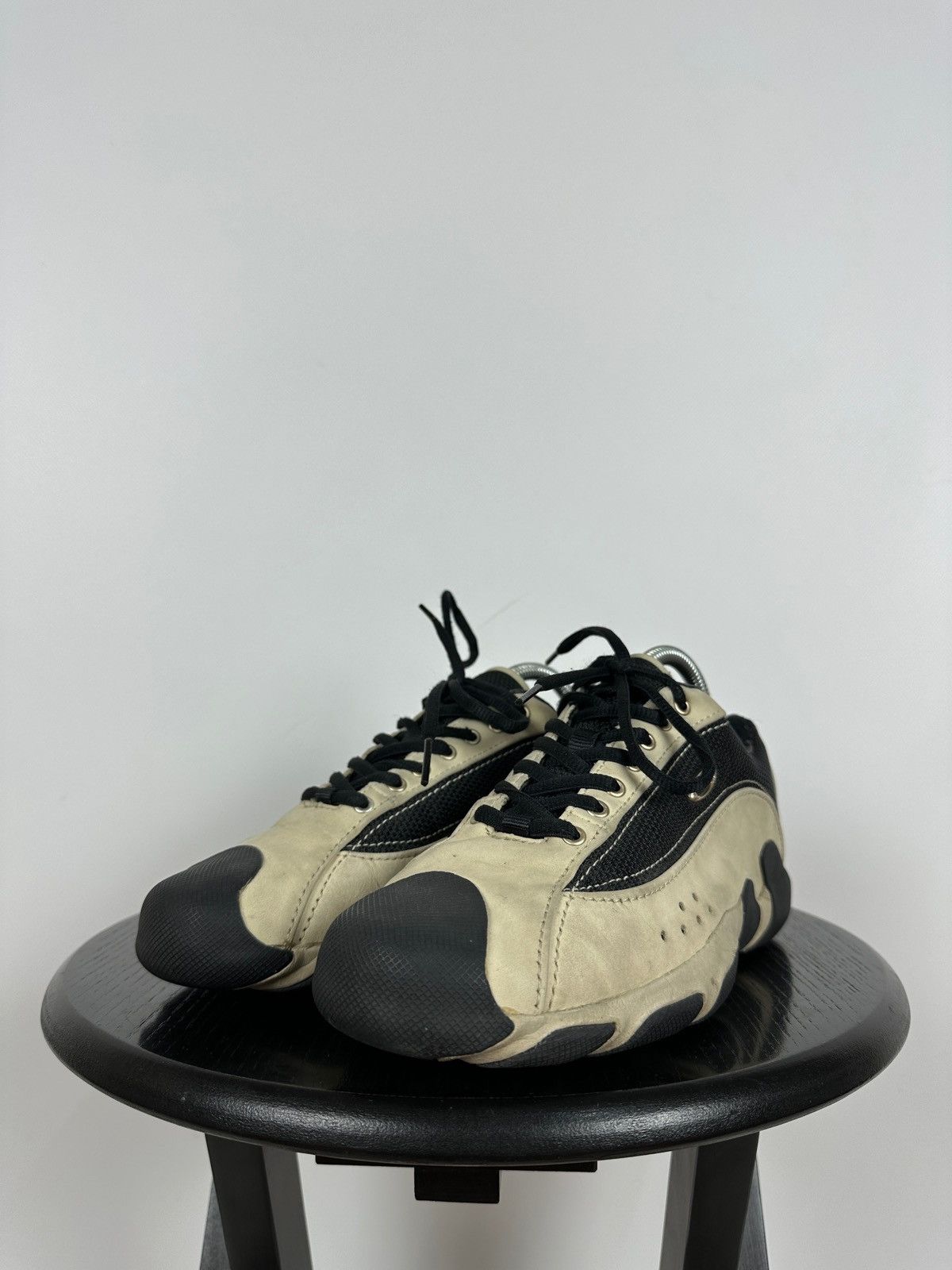 Oakley 00s Vintage Oakley Beige/Black Leather Low Top Sneakers Size US 6.5 / EU 39-40 - 9 Thumbnail