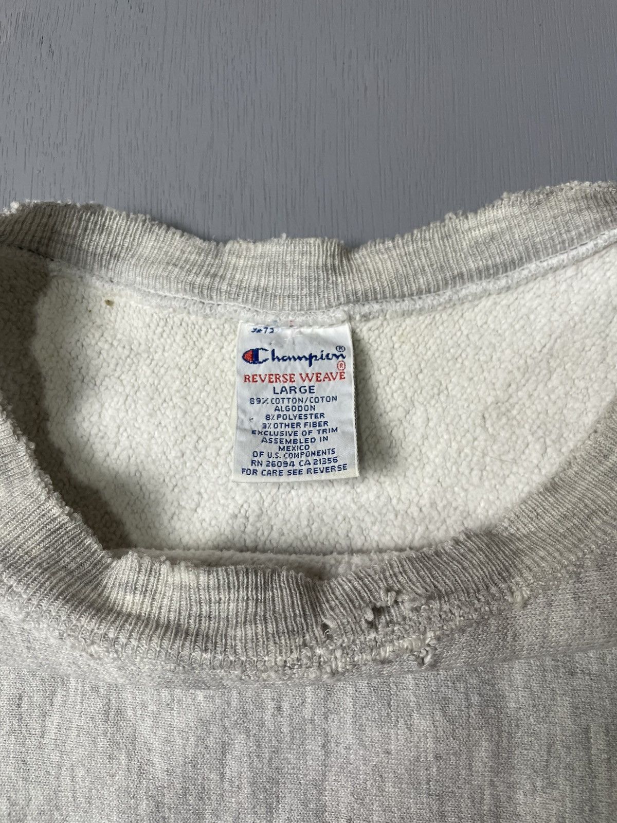 Champion Vintage 80’s distressed Champion reverse weave sweatshirt Size US L / EU 52-54 / 3 - 7 Thumbnail