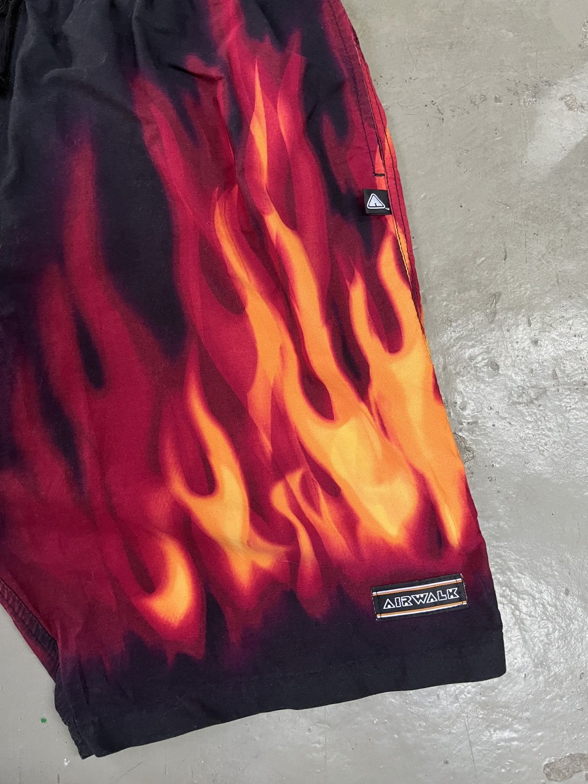 Airwalk Y2K Flame Airwalk Eric Emanuel Prada Palm Angels Style Short Size US 32 / EU 48 - 3 Thumbnail