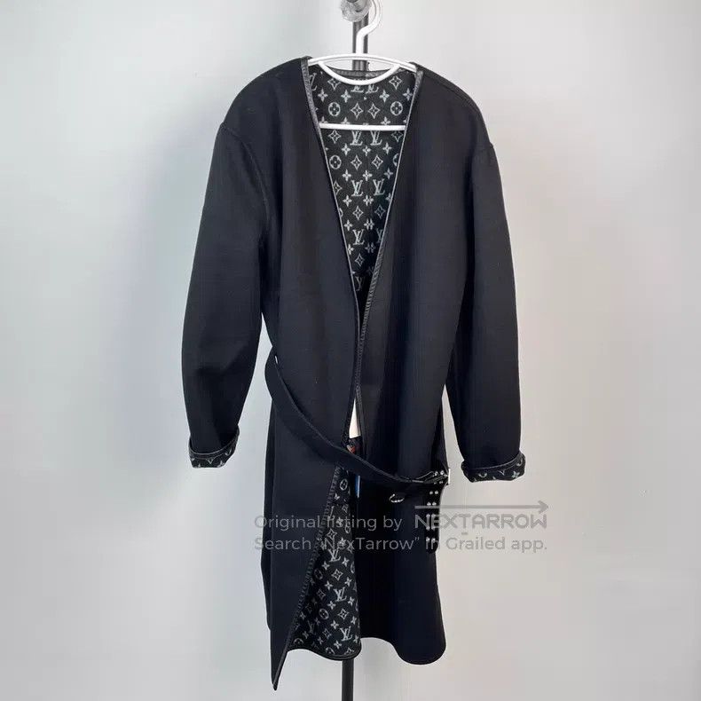 Louis Vuitton Louis Vuitton Black long coat with full print of presbyopi Size US S / EU 44-46 / 1 - 9 Thumbnail