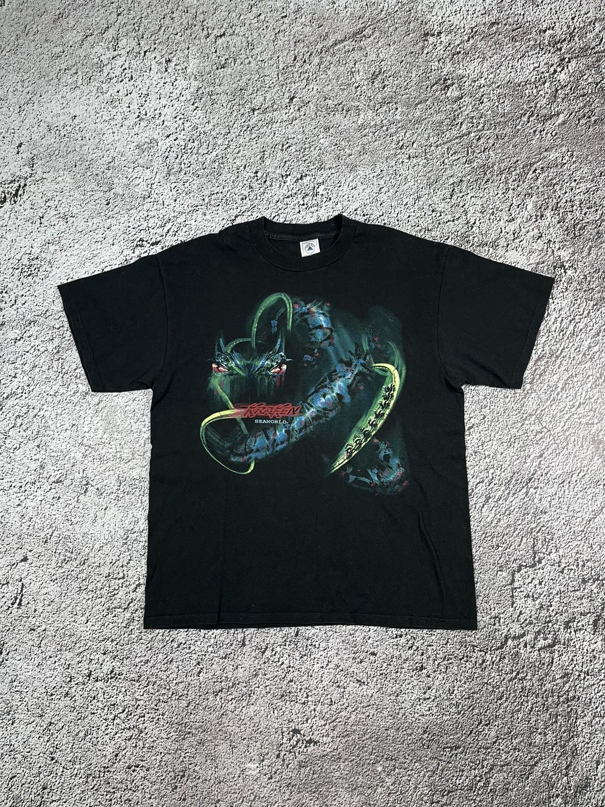Band Tees Vintage Y2K Kraken horror big logo t shirt streetwear size L Size US L / EU 52-54 / 3 - 1 Thumbnail