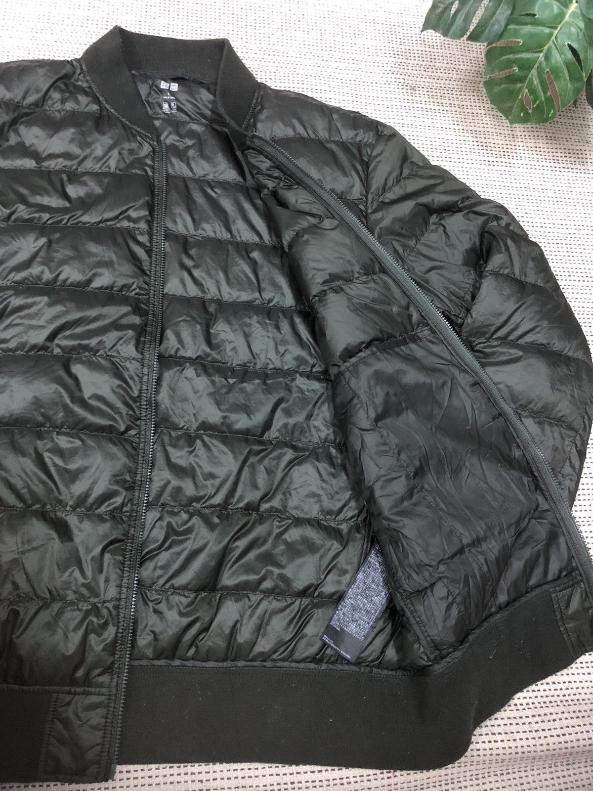 Uniqlo puffer bombers armygreen jacket