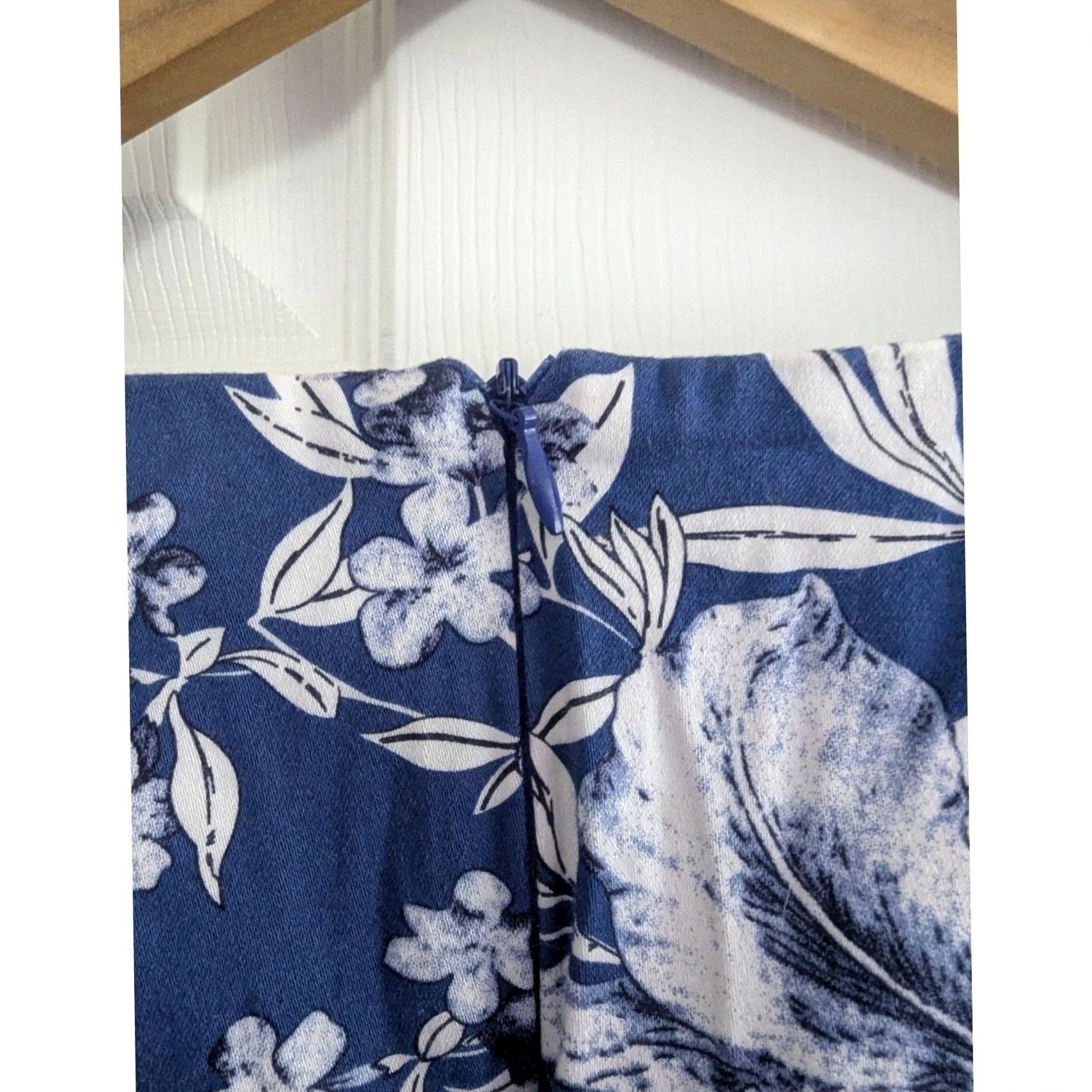 Vintage Blue & White Floral Cap Sleeve Fit & Flare Knee Length Dress V-Neck Plus Sz 2XL Size M / US 6-8 / IT 42-44 - 6 Thumbnail