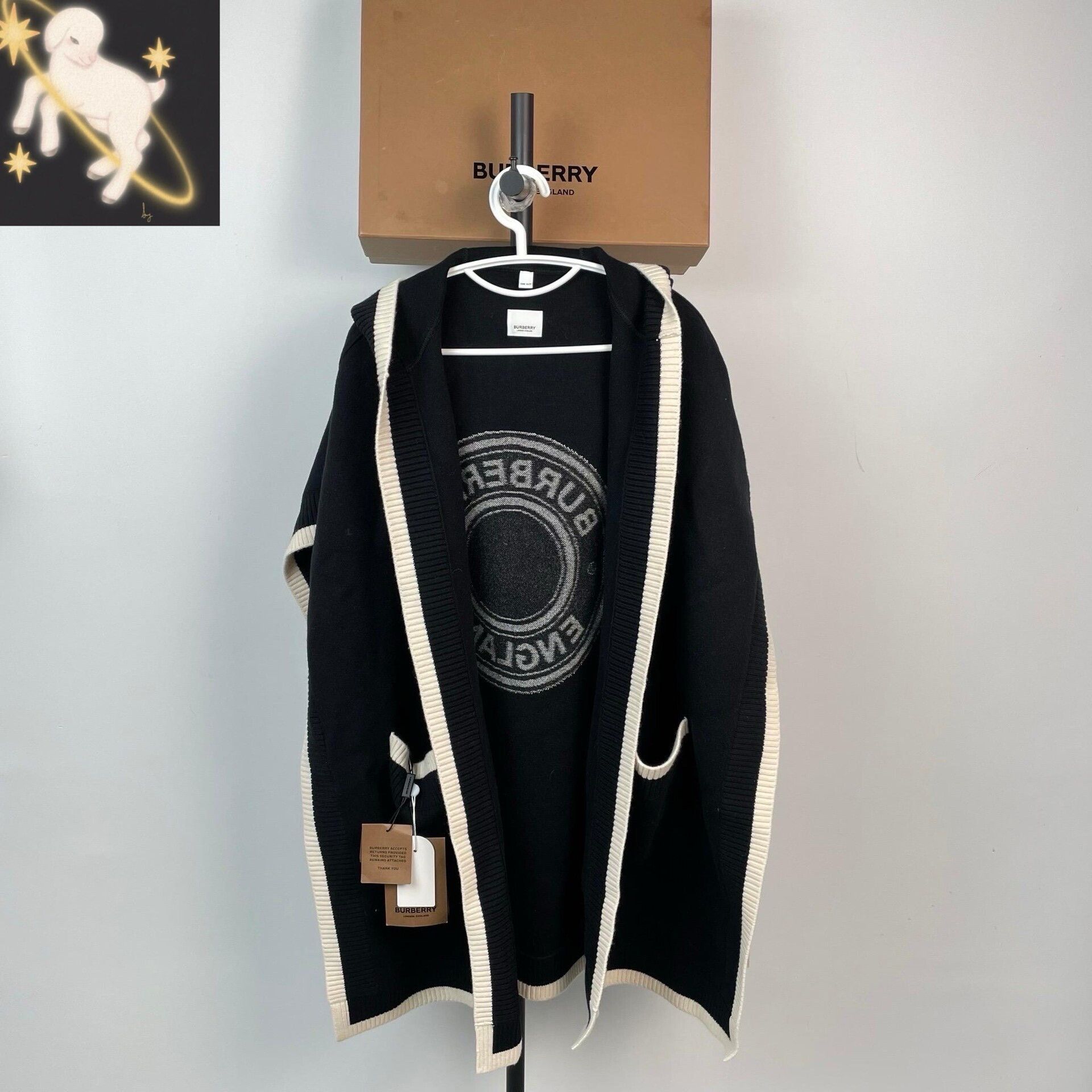 Burberry Burberry Black Hooded Cloak with Back Logo Size M / US 6-8 / IT 42-44 - 1 Thumbnail