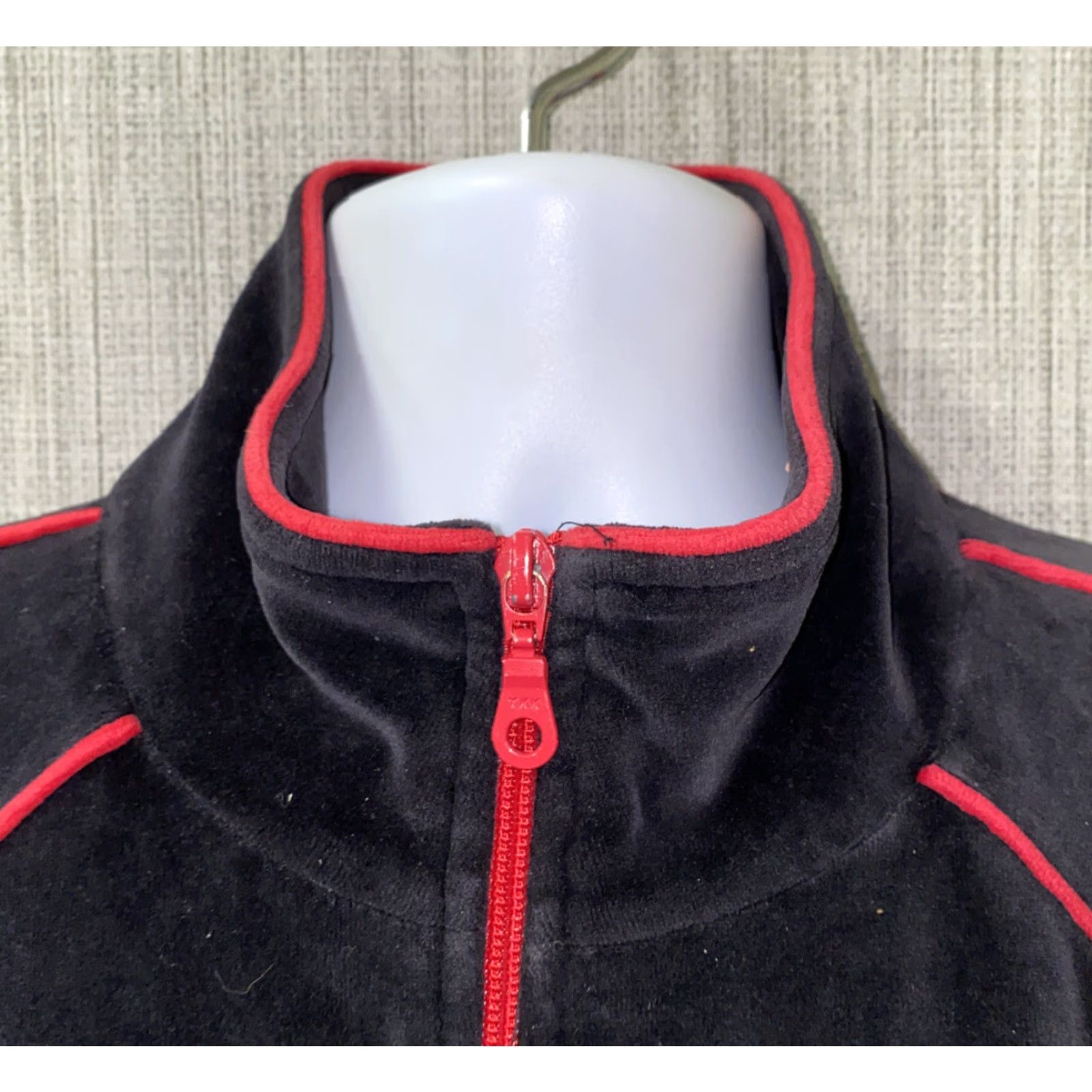 Roundtree & Yorke Vintage Roundtree & Yorke Mens Black/Red Velour Hip Hop Track Jacket Size M Size US M / EU 48-50 / 2 - 3 Thumbnail
