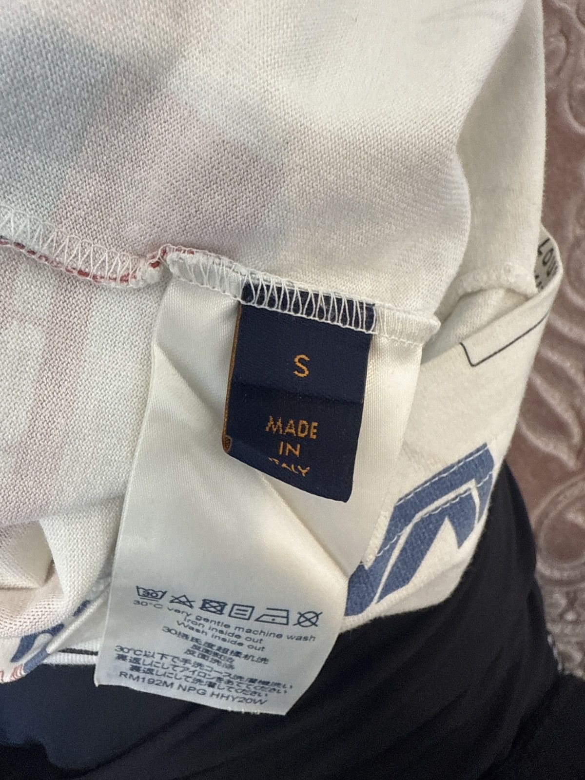 Louis Vuitton Louis Vuitton all logos T shirt Size US S / EU 44-46 / 1 - 4 Thumbnail