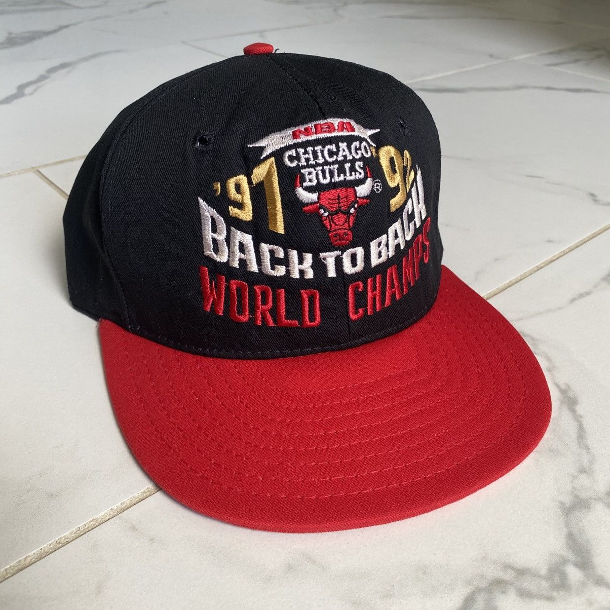 Vintage Vintage 1991-1992 Chicago Bulls Back To Back Champions Hat Size ONE SIZE - 1 Thumbnail