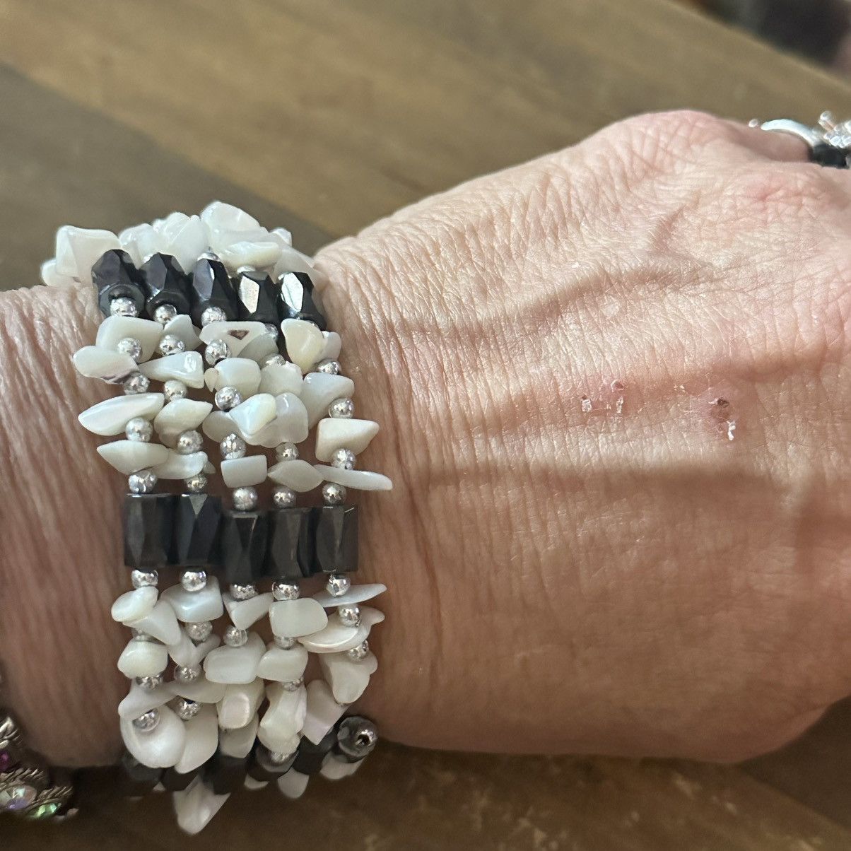 Other White shell chip and magnetic hematite wrap bracelet Size ONE SIZE - 4 Thumbnail