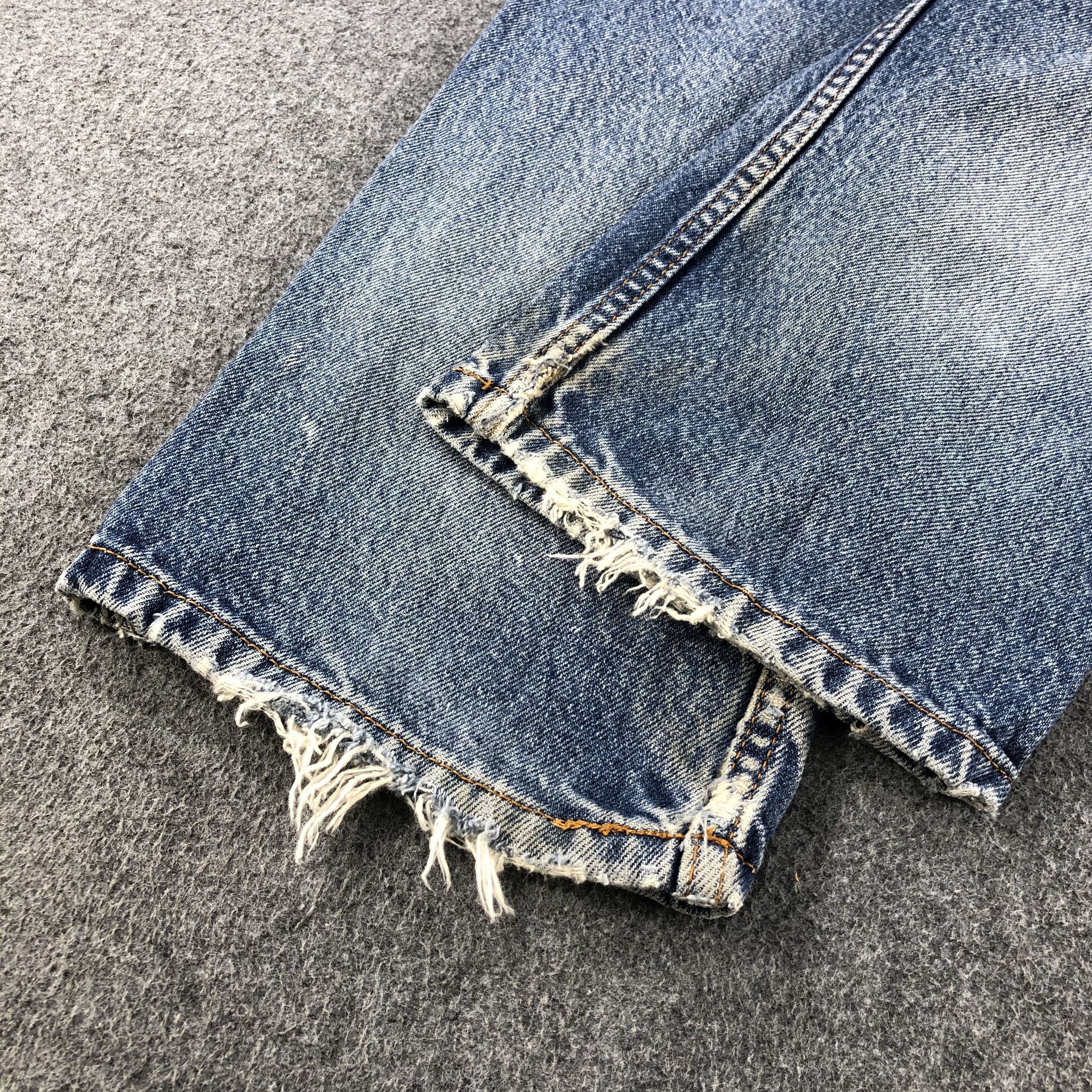 Levi's Vintage Distress Light Wash Levis 505 Jeans-J1252 Size US 35 - 6 Thumbnail