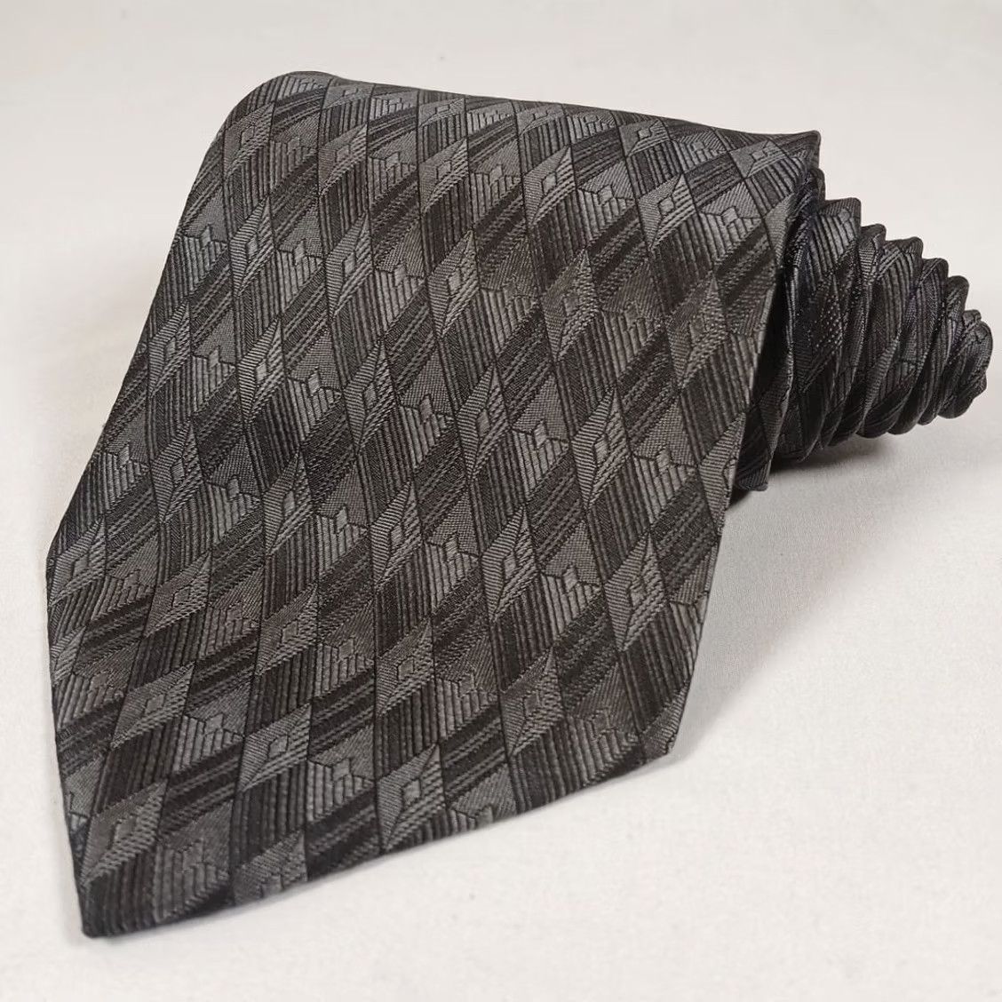 Croft & Barrow Croft & Barrow Men's Tie Neck 100% Silk Hand Crafted Gray Geometric Pattern Tie Size ONE SIZE - 2 Thumbnail