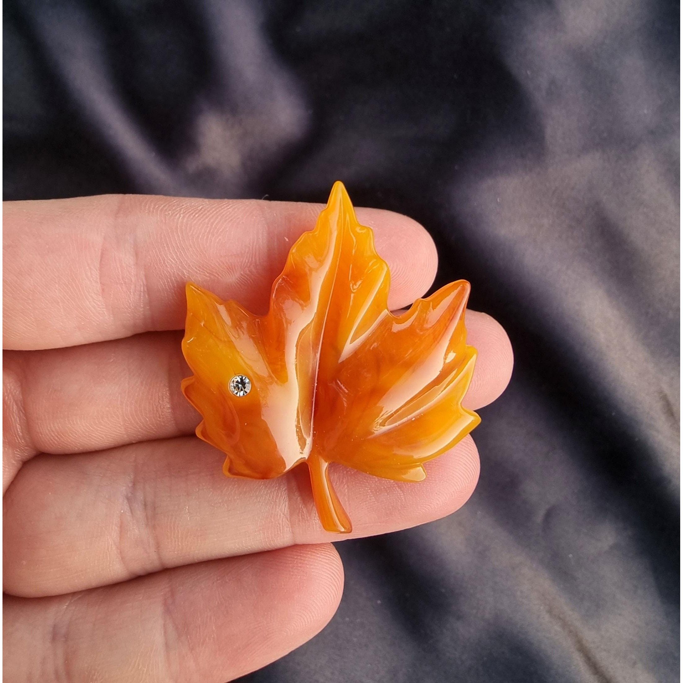Other Vintage Avon Lucite Orange Fall Autumn Maple Leaf Brooch Pin Size ONE SIZE - 2 Thumbnail