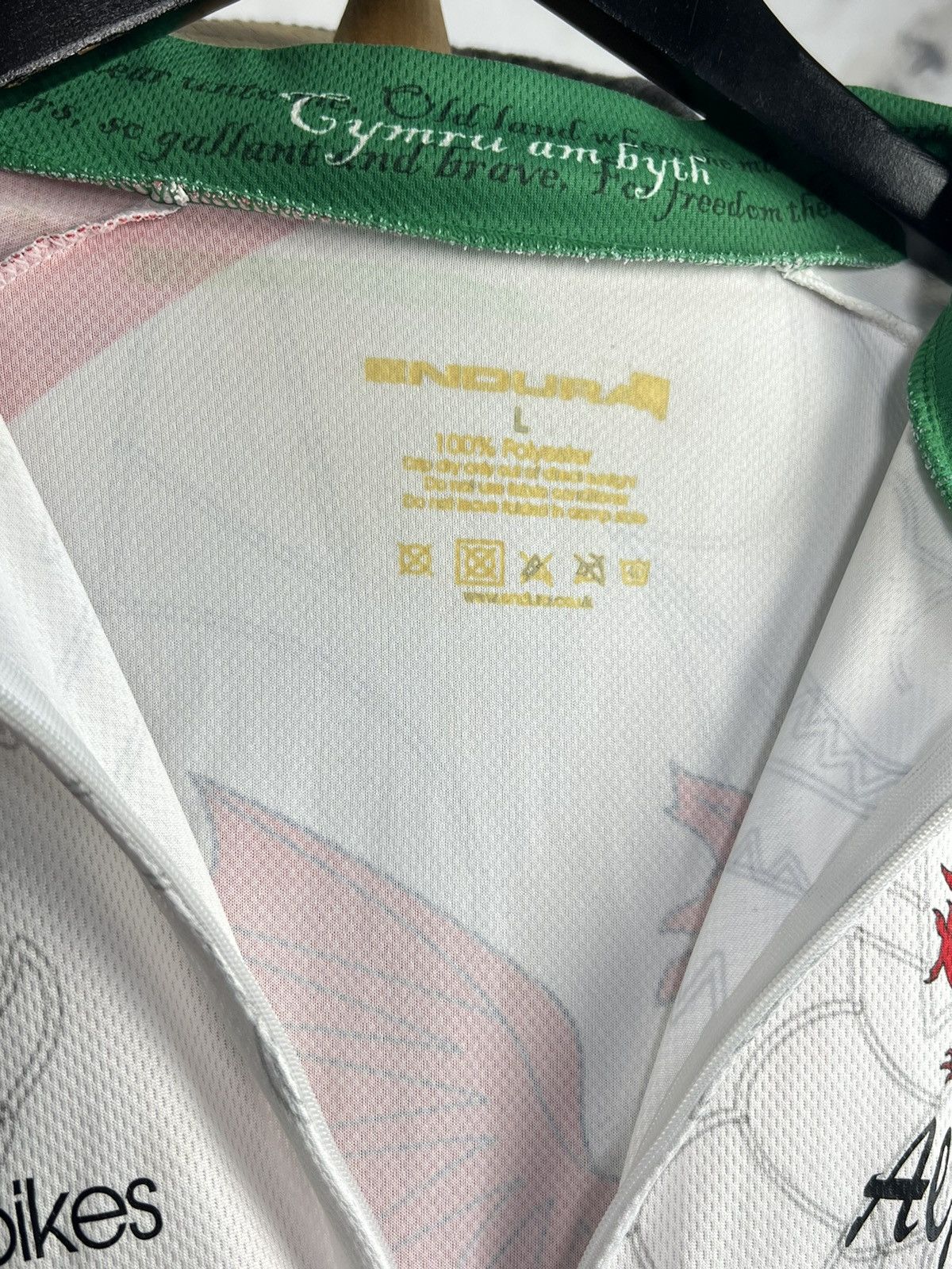 Vintage 2011 Endura Cymru Wales Cycling Jersey Size L Size US L / EU 52-54 / 3 - 8 Thumbnail