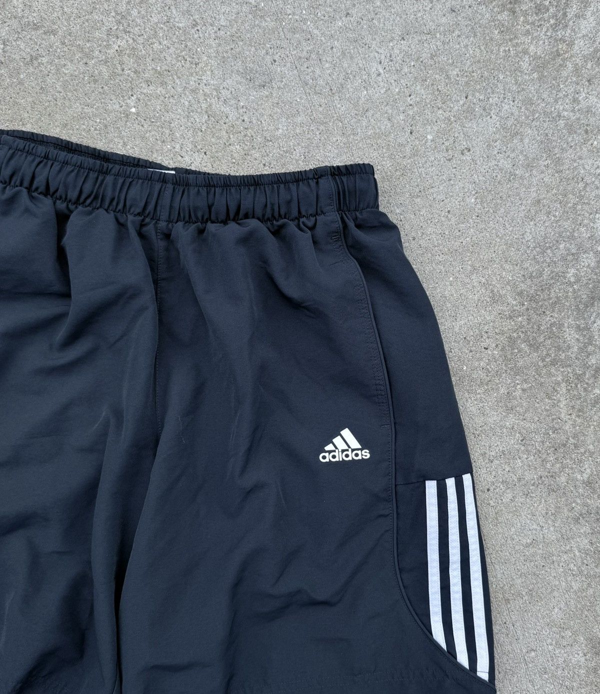Adidas Vintage adidas Y2K streetwear buggy wide oversized shorts Size US 33 - 6 Thumbnail